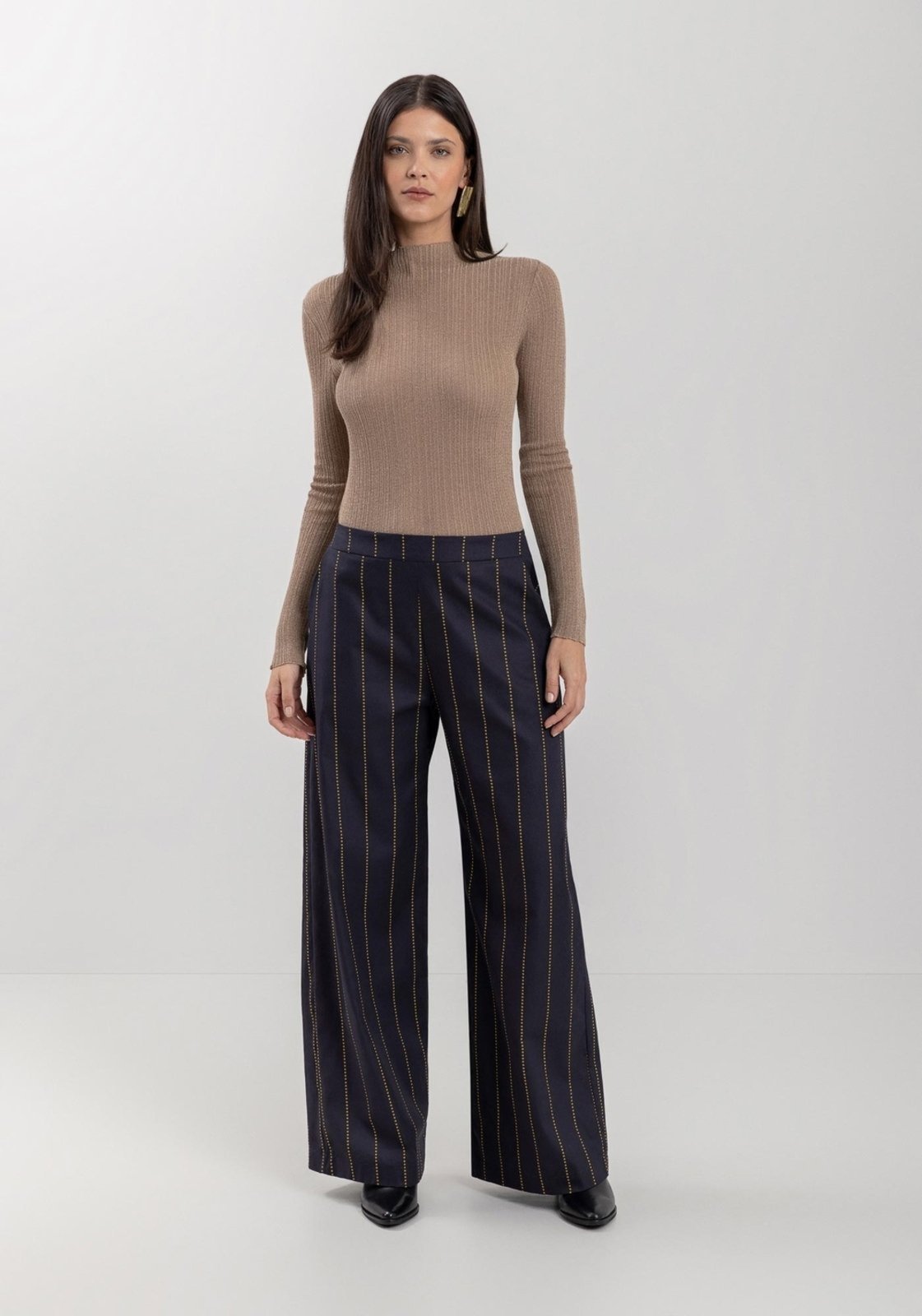 Calça Estampada Com Cintura Alta E Bolsos Funcionais