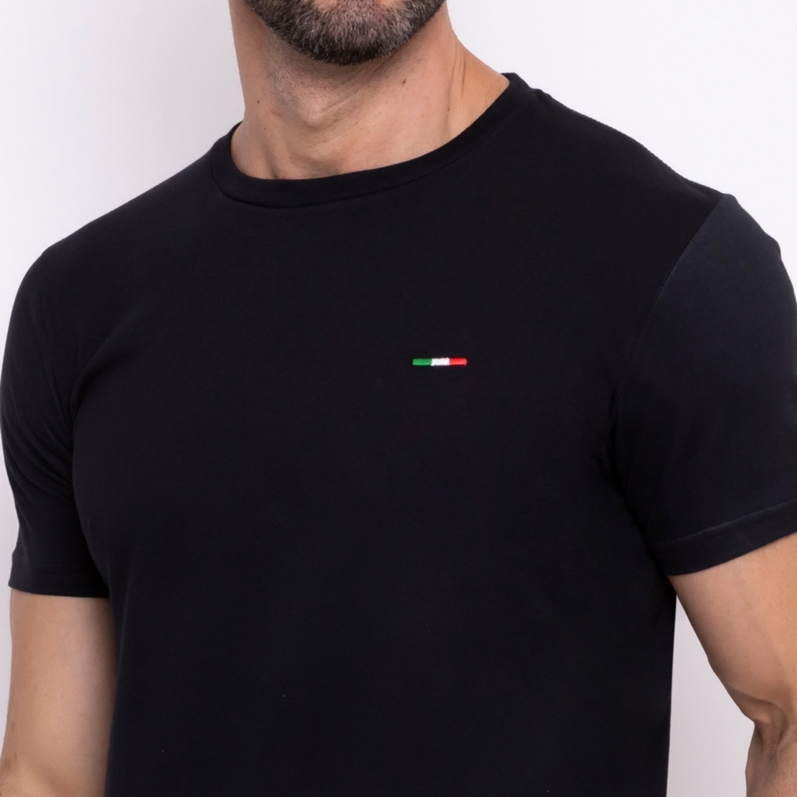 Vista 3 Kit 3 Peças Camisetas Básicas Masculina FMF em Algodão Premium no Estilo Tommy Bordado Itália Preto Marinho Branco multicolorido FMF multicolorido