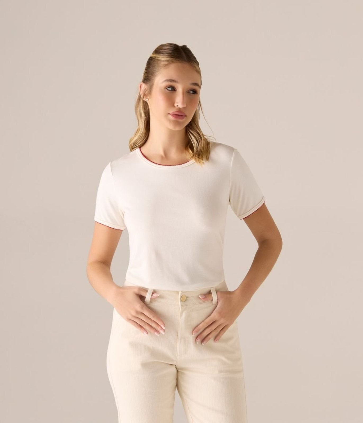 Blusa Makenji Bordado Vermelho Decote E Gola Feminina Off White