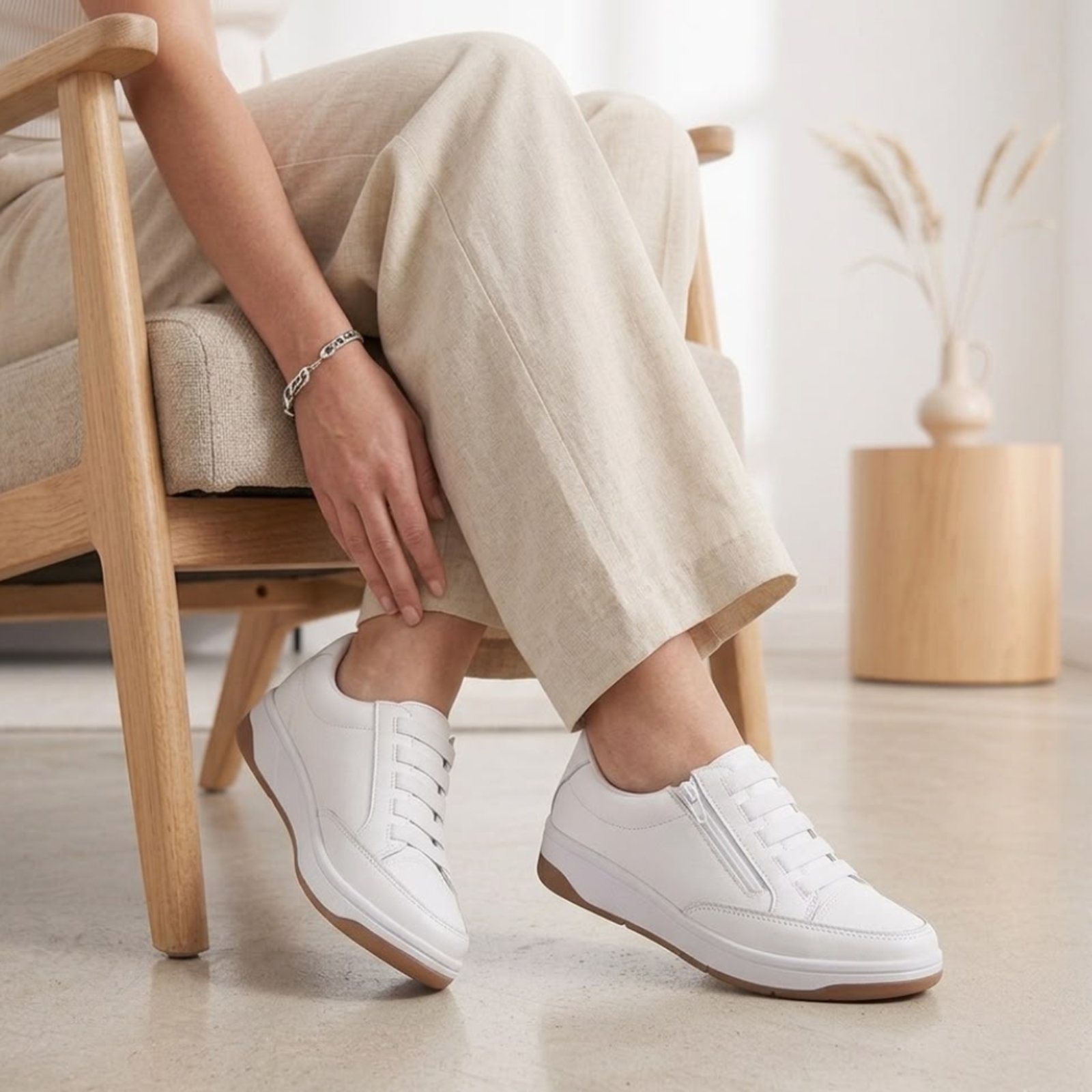 Tênis Feminino Casual Em Couro Calce Fácil Branco
