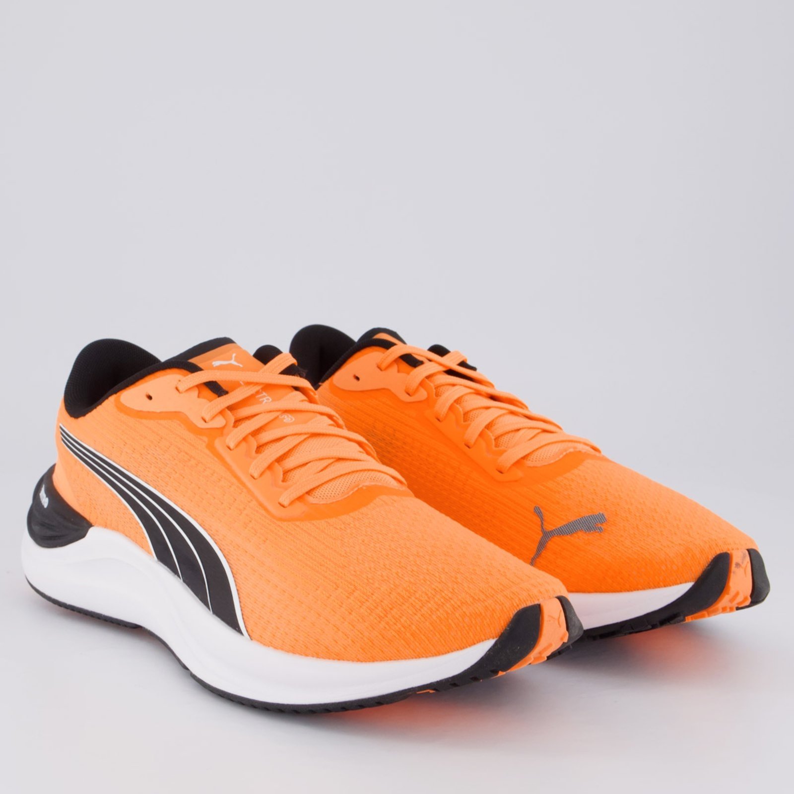 Vista 3 Tênis Puma Electrify Nitro 3 e Preto laranja Puma laranja