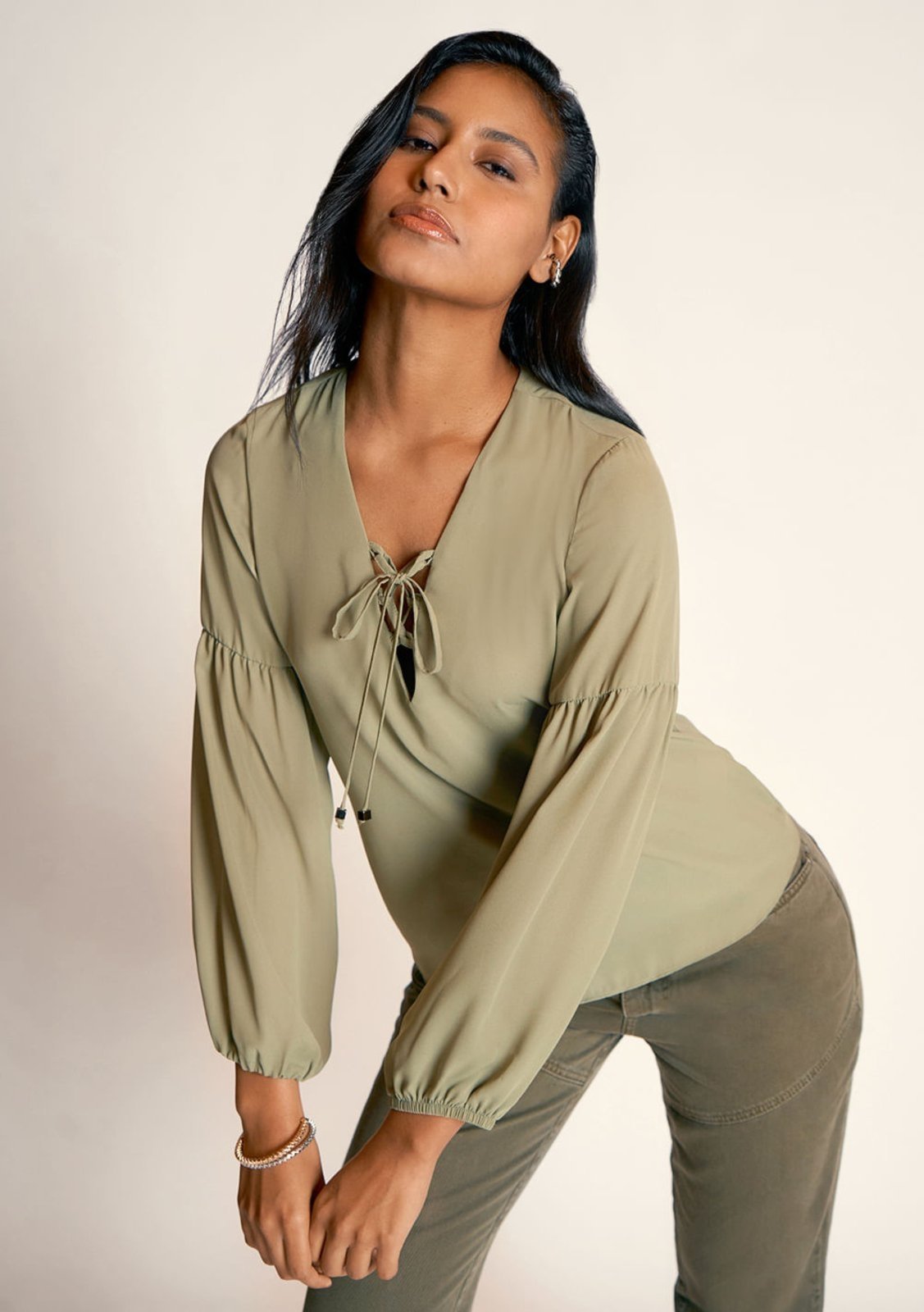 Blusa Zinco Decote V Manga Longa Com Amarração Verde