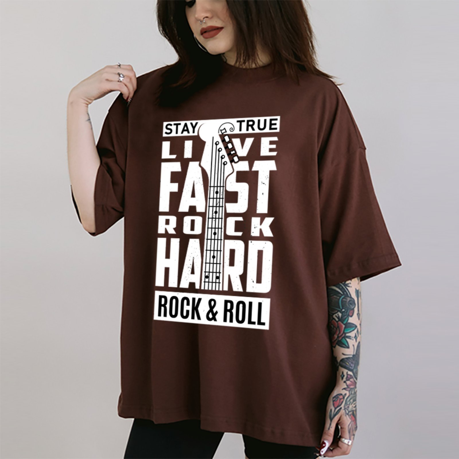 Camiseta Ousy Streetwear Live Fast Rock Hard Oversized Unissex Marrom
