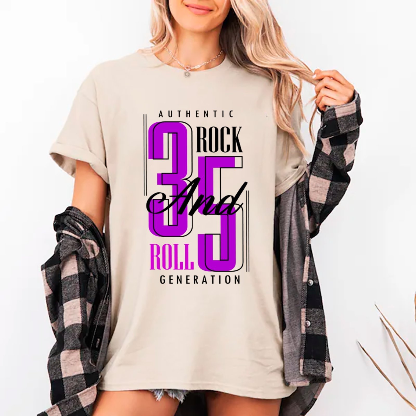 Camiseta Ousy Streetwear Authentic Rock and Roll Generation 35 Oversized Unissex Off White