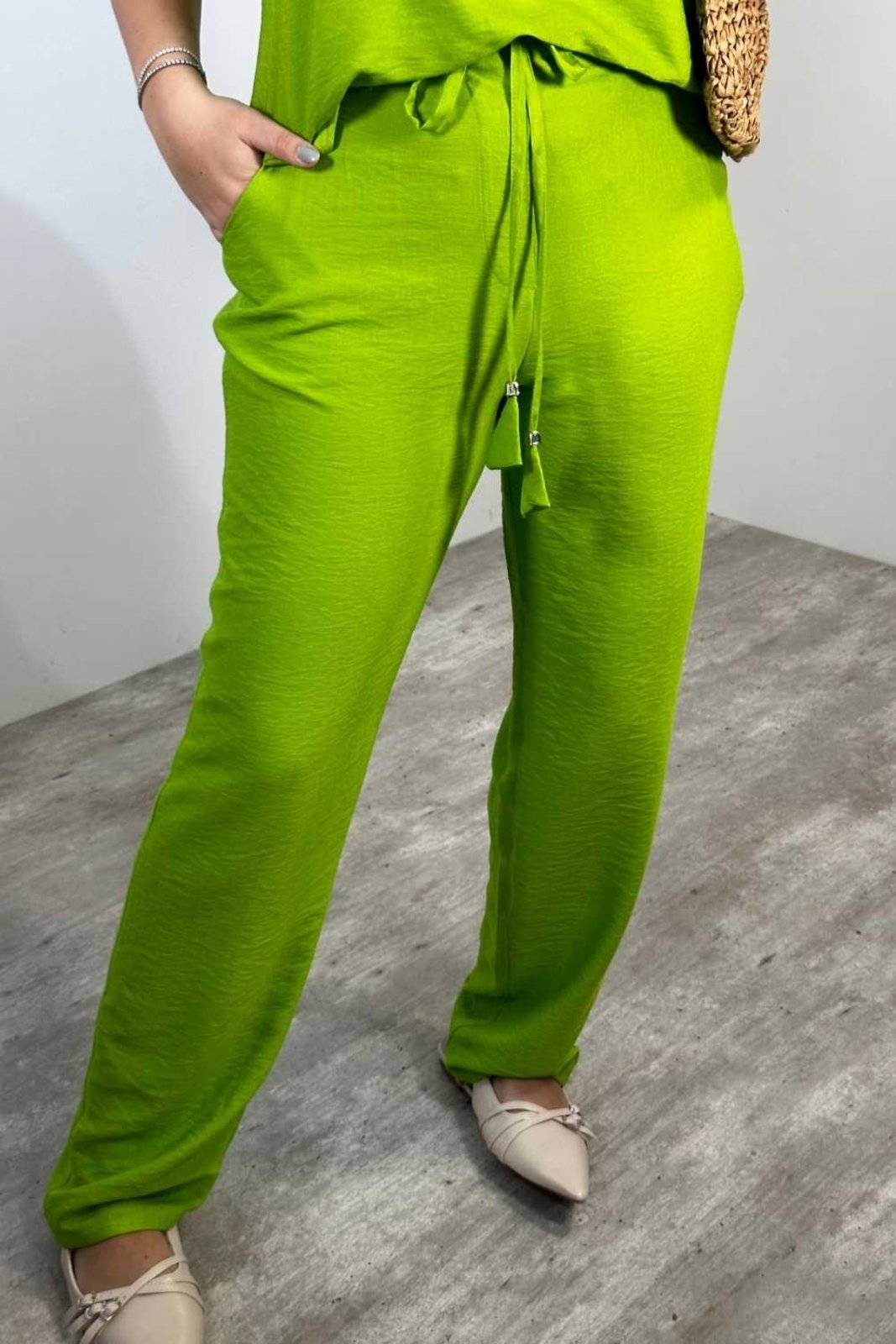 Vista 3 Calça Vanibele Crepe Limão verde verde
