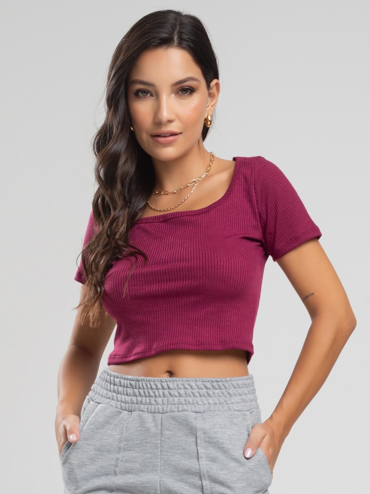 Cropped Canelado Decote Quadrado Manga Curta Moda Casual Vicbela Vinho