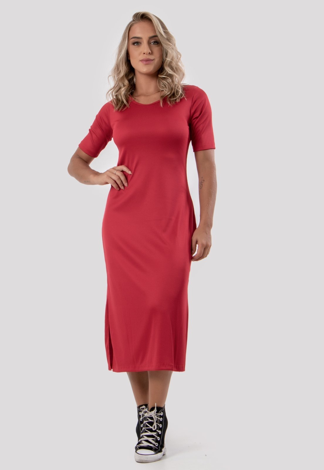 Vestido Midi Diluxo Canelado Manga Curta Vermelho