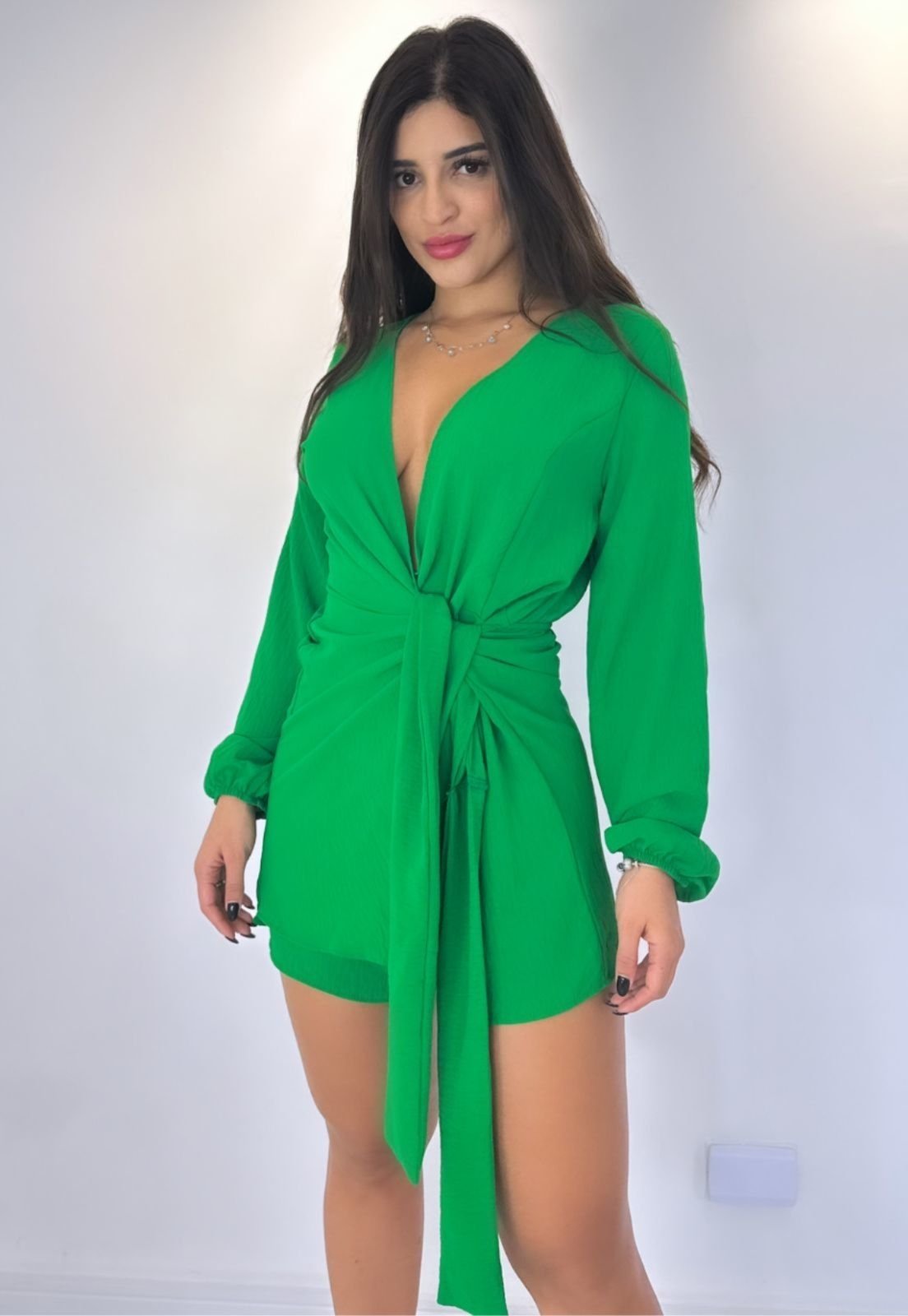 Macaquinho Curto Manga Longa Transpasse Yohanna Crepe Verde