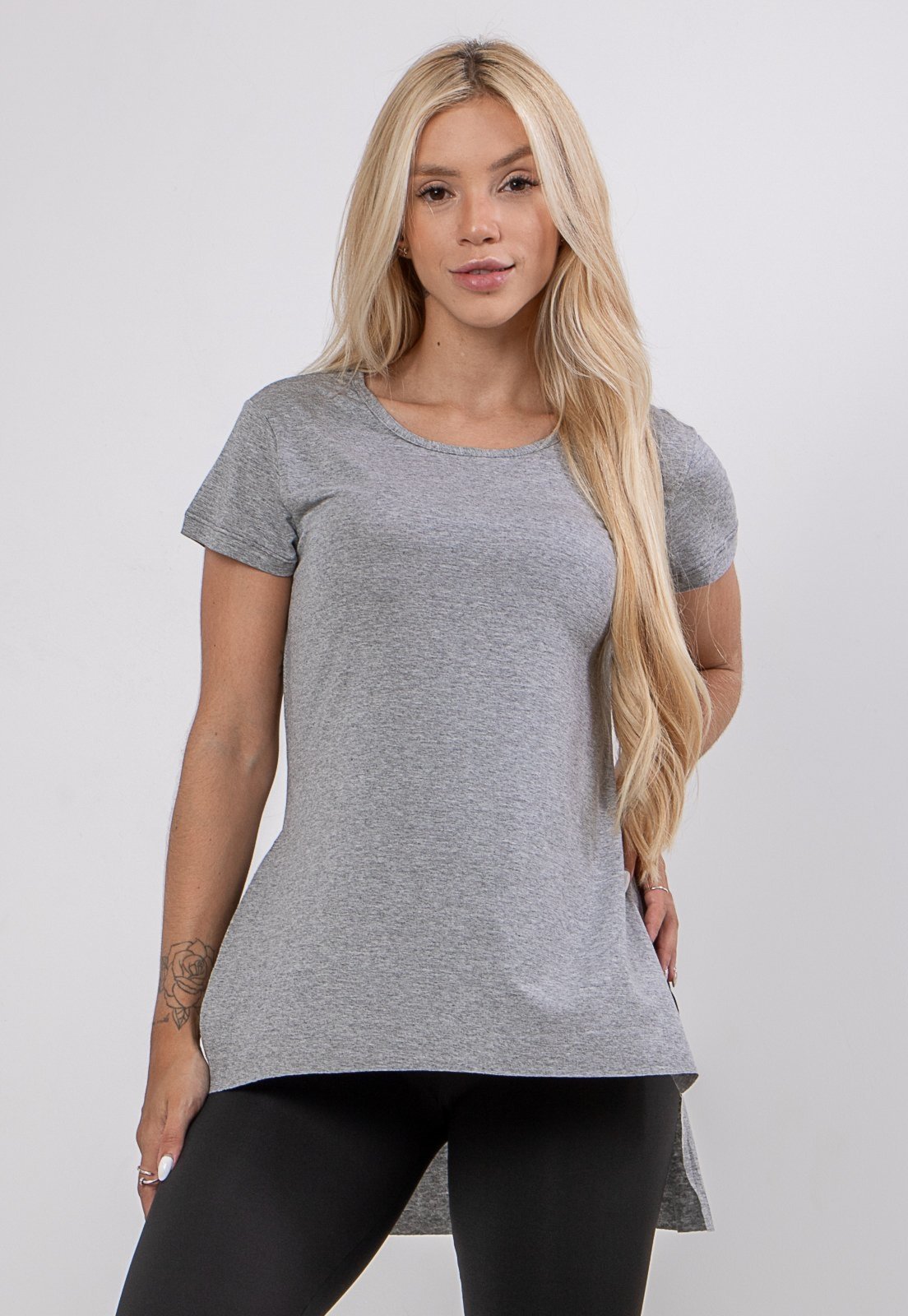 Vista 2 Blusa Diluxo Sobre Legging preto Diluxo preto