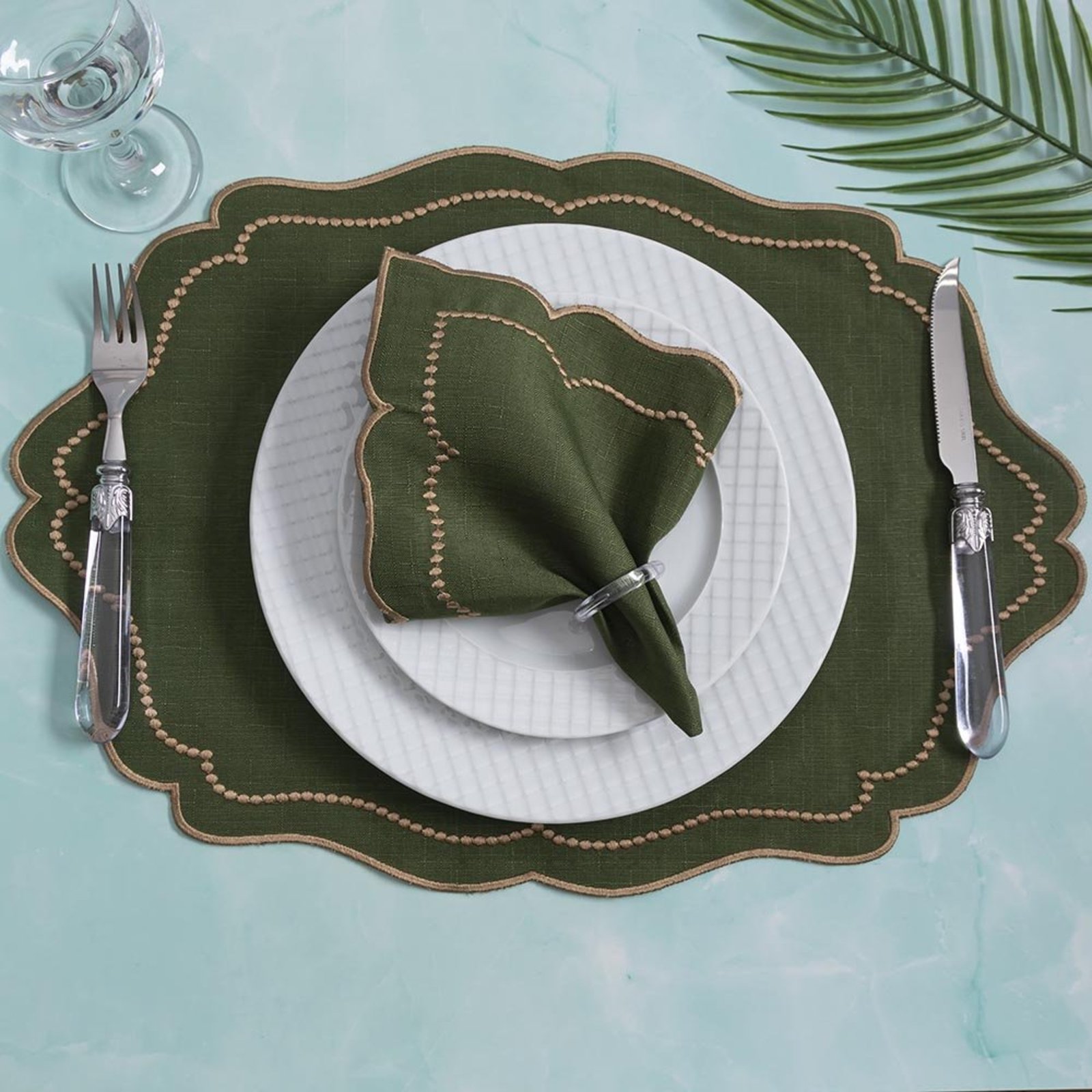 Kit 6 Jogos Americanos Retangular com Guardanapos Bordado Dourado - Realeza Verde Musgo