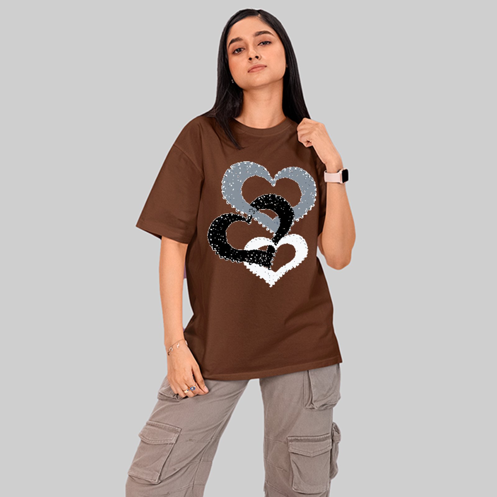 Camiseta Oversized Corações Minimalistas Love Unissex Marrom