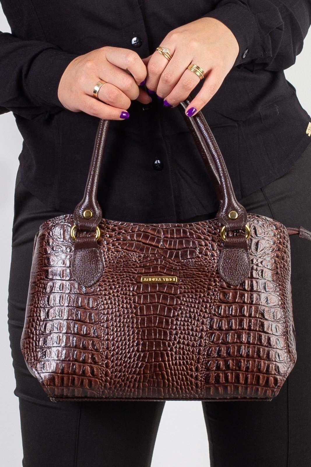Vista 2 Bolsa Andrea Vinci Estruturada De Couro Croco Monique café Andrea Vinci café