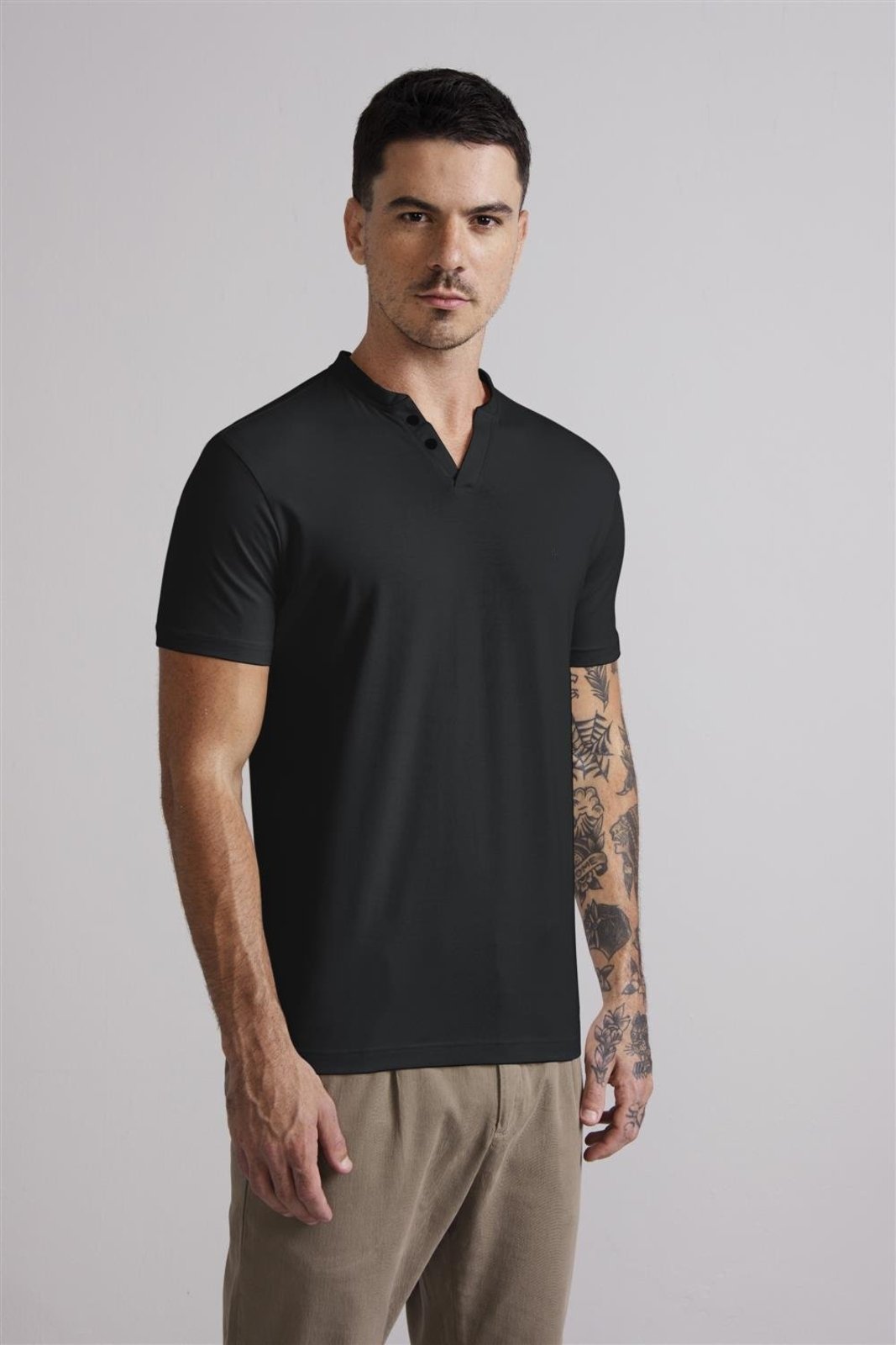 HIGHSTIL Camiseta Gola Portuguesa Malha Premium Slim Fit - Preto