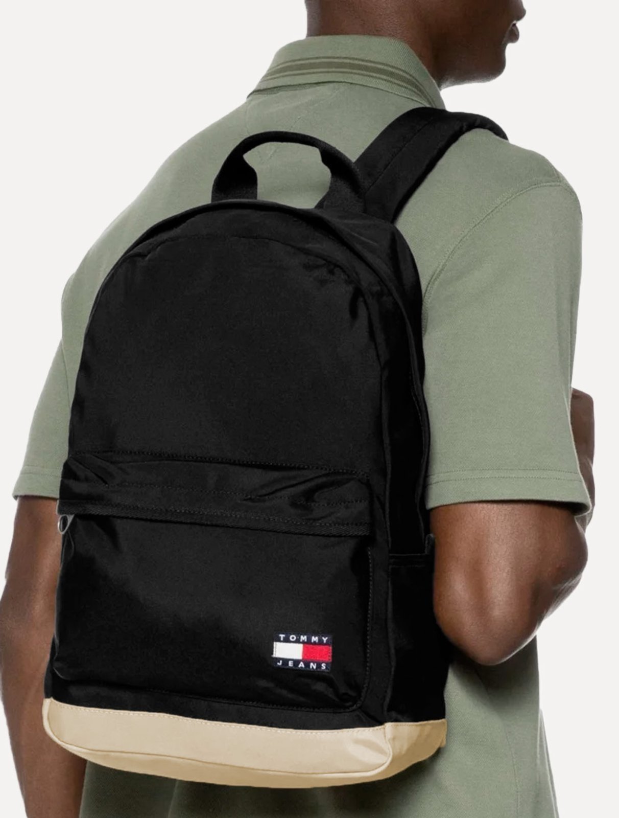 Vista 2 Mochila Tommy Jeans Essential Daily Daily Dome preto Tommy Jeans preto