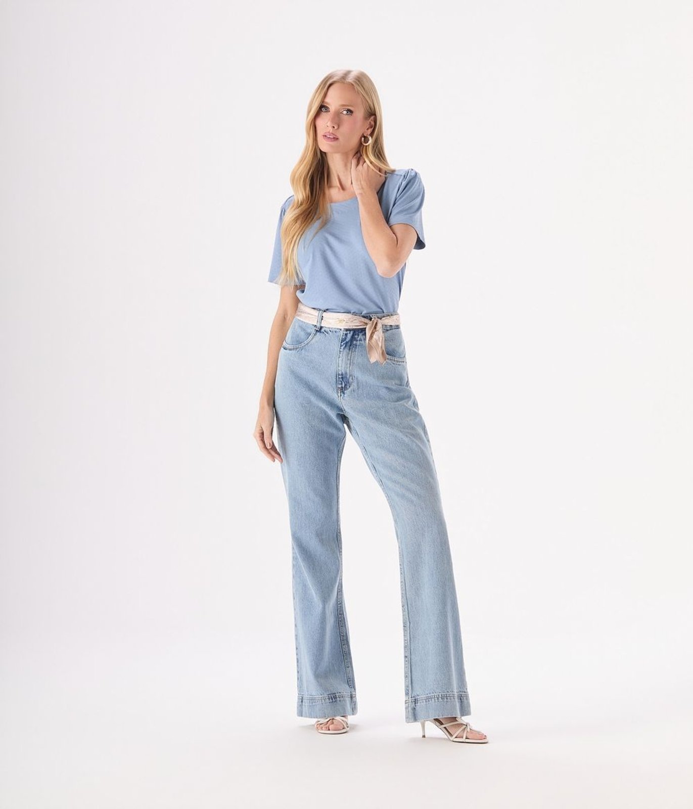Calca Makenji Boot Com Bainha Larga Five Pockets Feminina Azul Claro