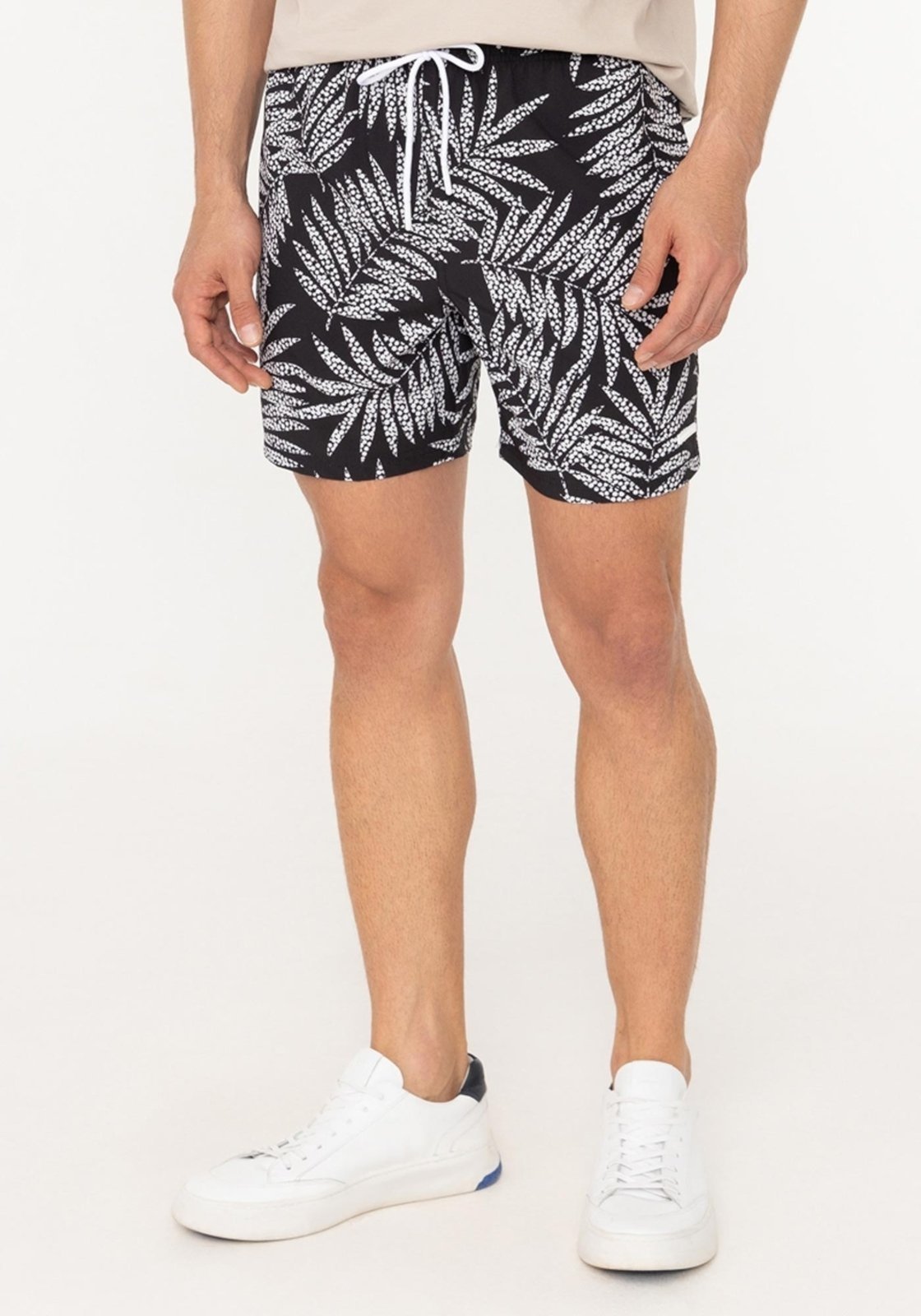 Vista 2 Shorts Masculino Estampado Com Bolsos E Elastano Hangar 33 preto Hangar 33 preto