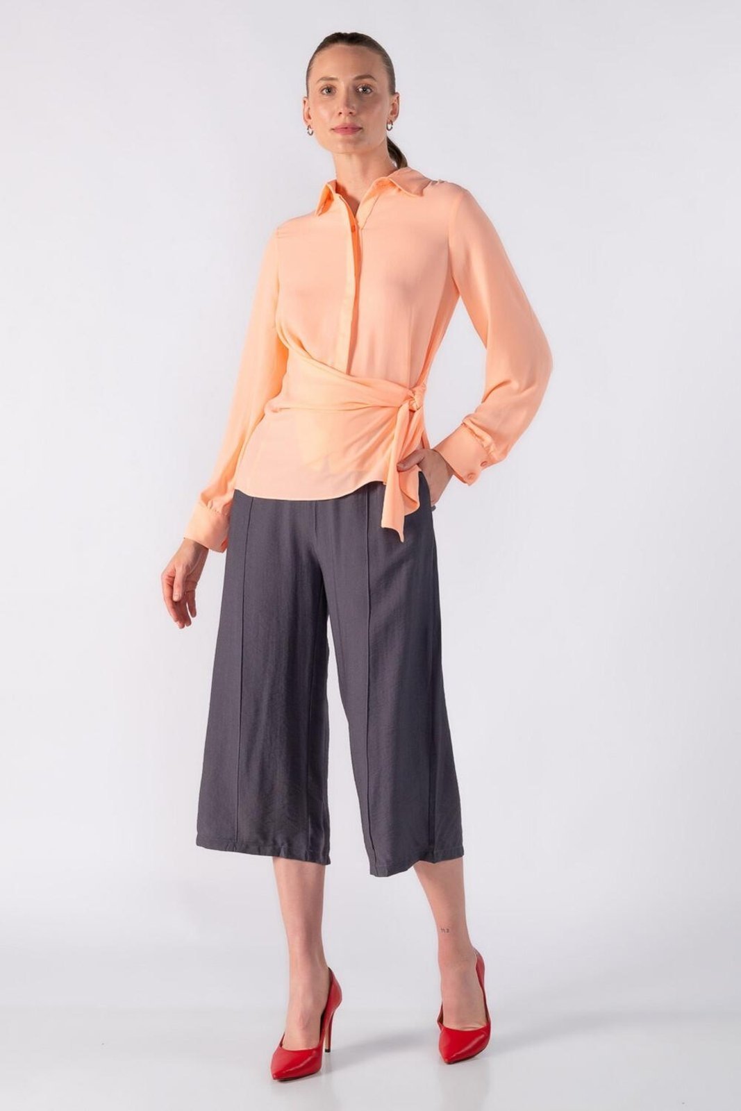 Camisa em crepe com amarracao Laranja