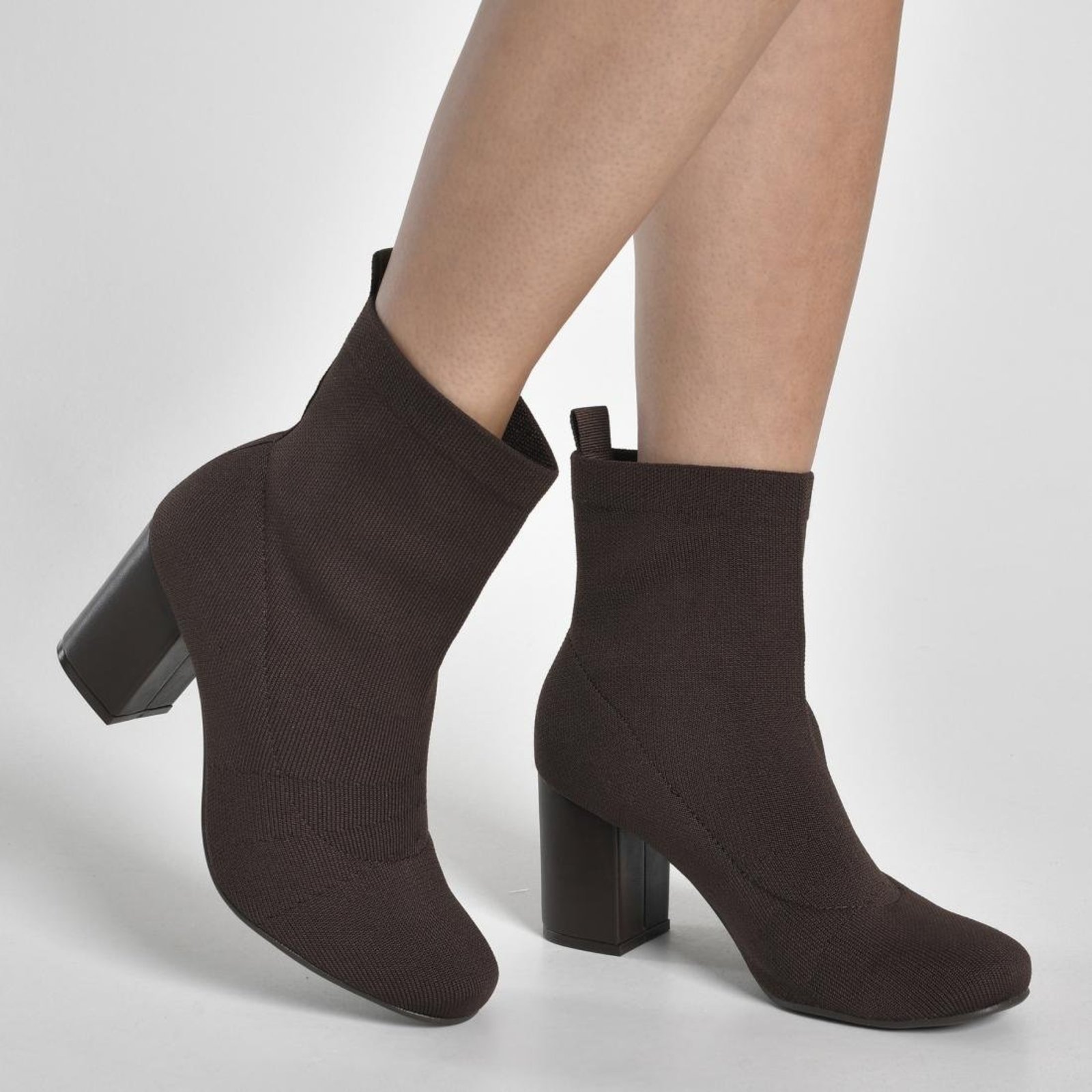 Bota Feminina Via Marte Casual Cano Curto Salto Grosso Marrom