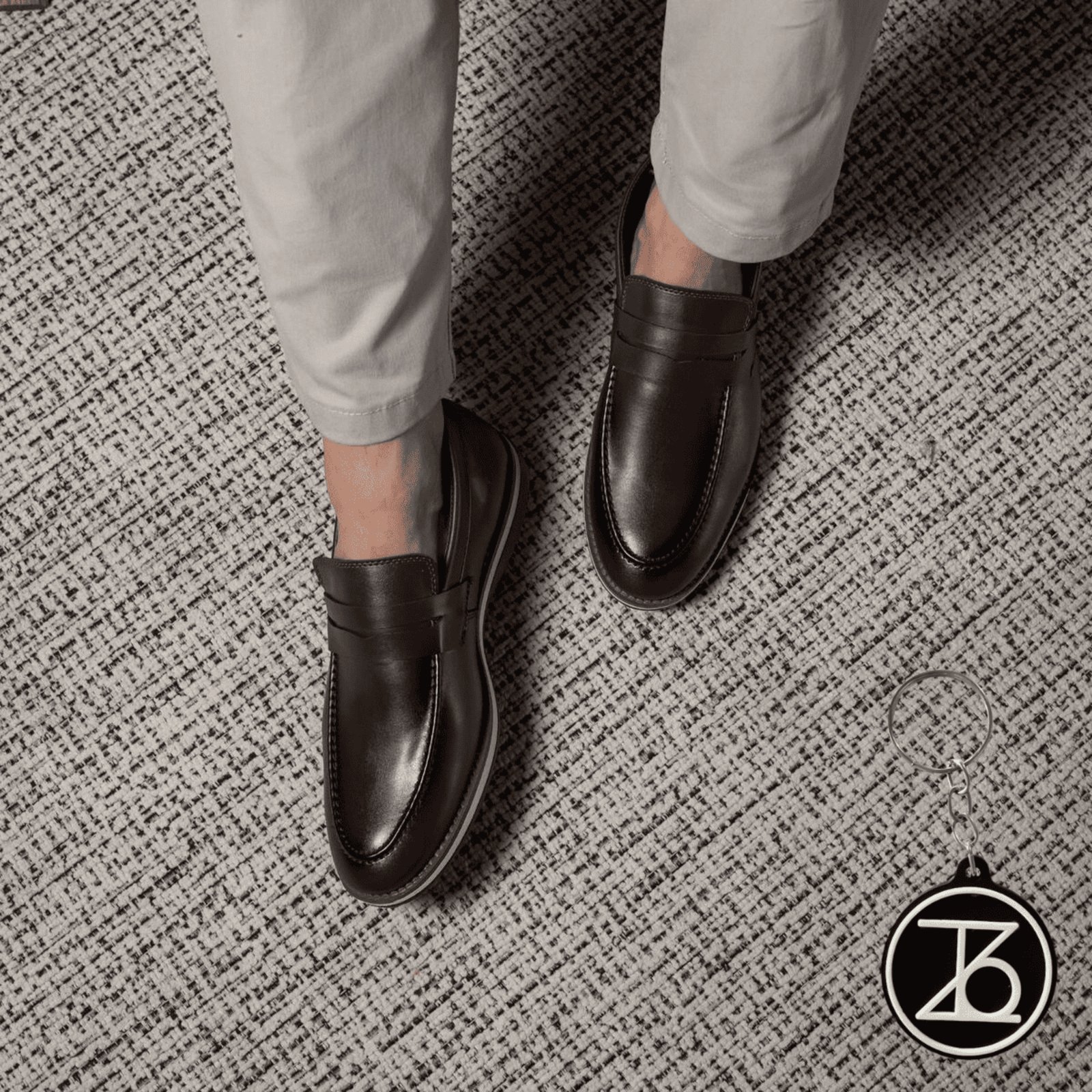Sapato Masculino Mocassim Social Milan Moderno e Versátil + Brinde Chaveiro Thézb