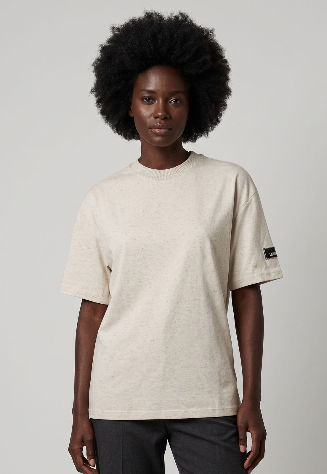 Camiseta Feminina Lança Perfume Decote Redondo Bege