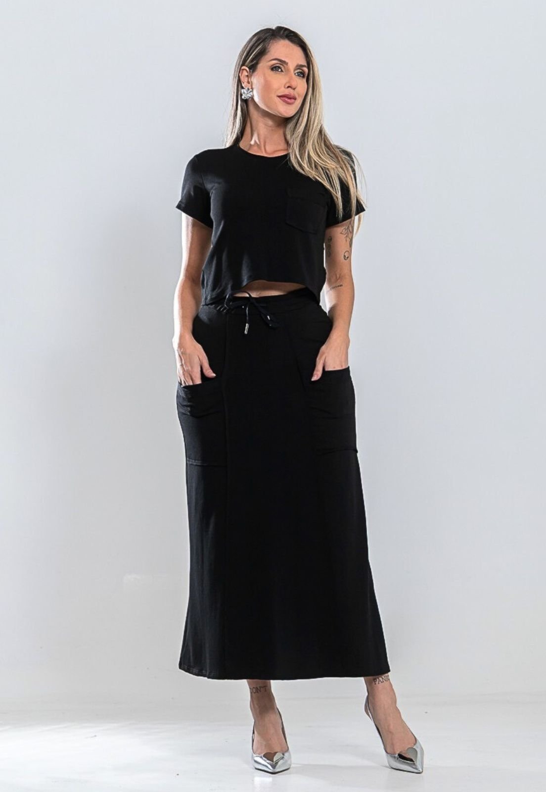 Conjunto Moletinho Feminino Saia Longa e Blusa Cropped Manga Curta Moda Primavera Verão Preto