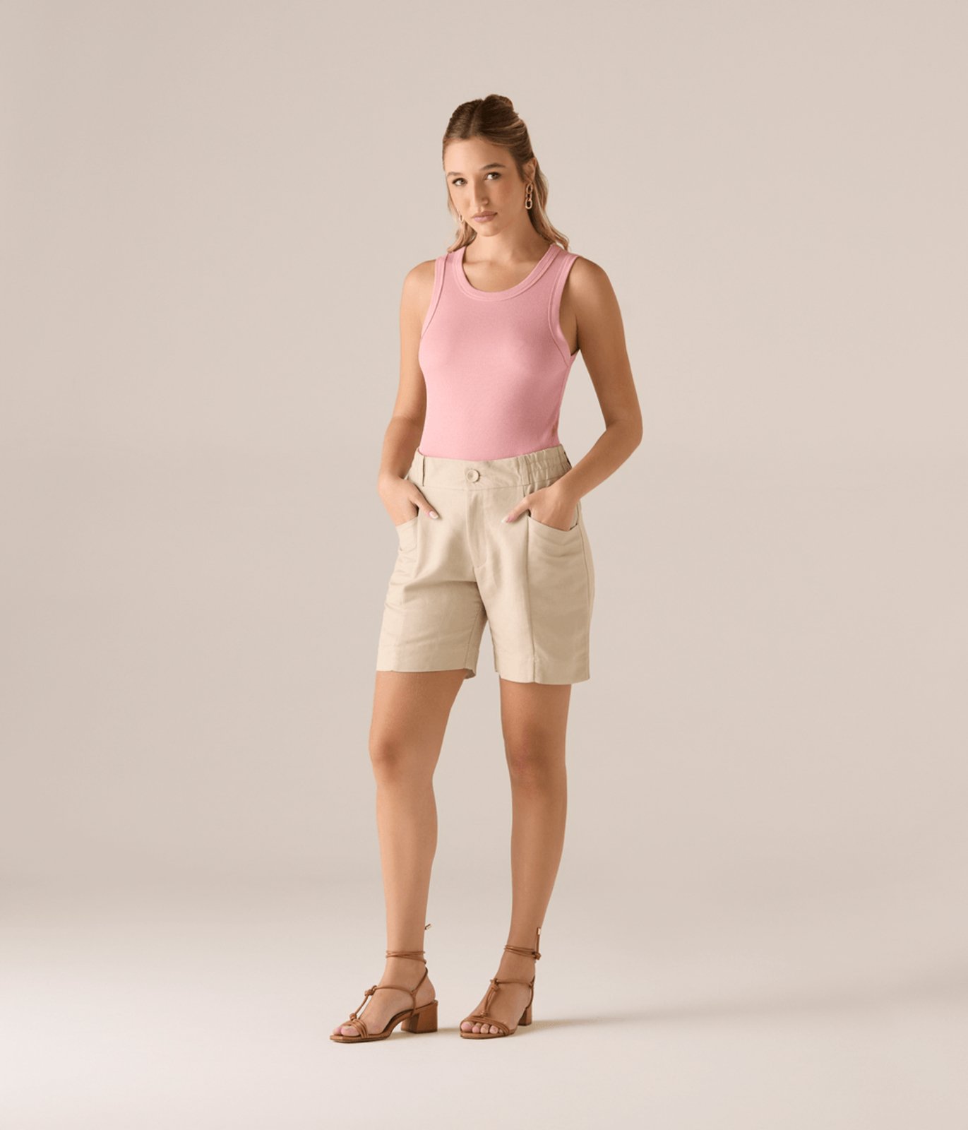 Bermuda Makenji Curta Com Elastico No Cos Feminina Bege