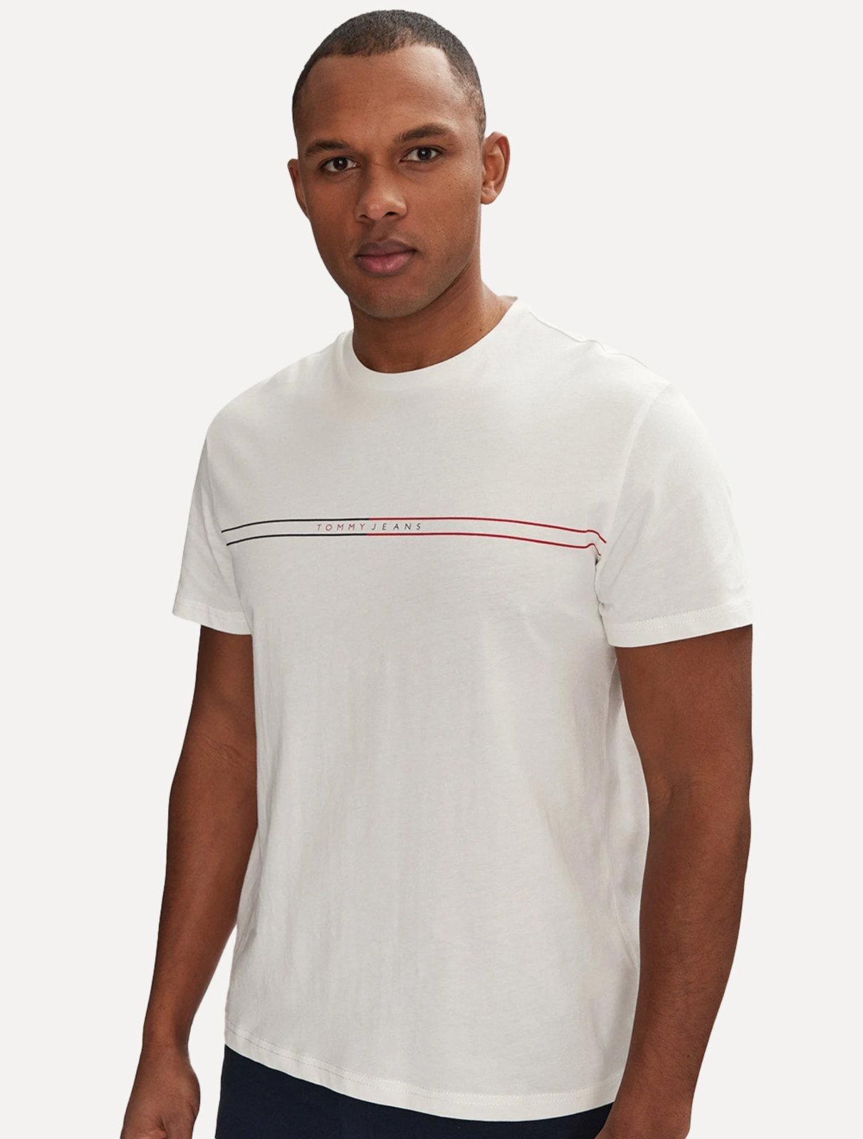 Vista 2 Camiseta Tommy Jeans Masculina Core Linear Stripe Logo Branca branco Tommy Jeans branco