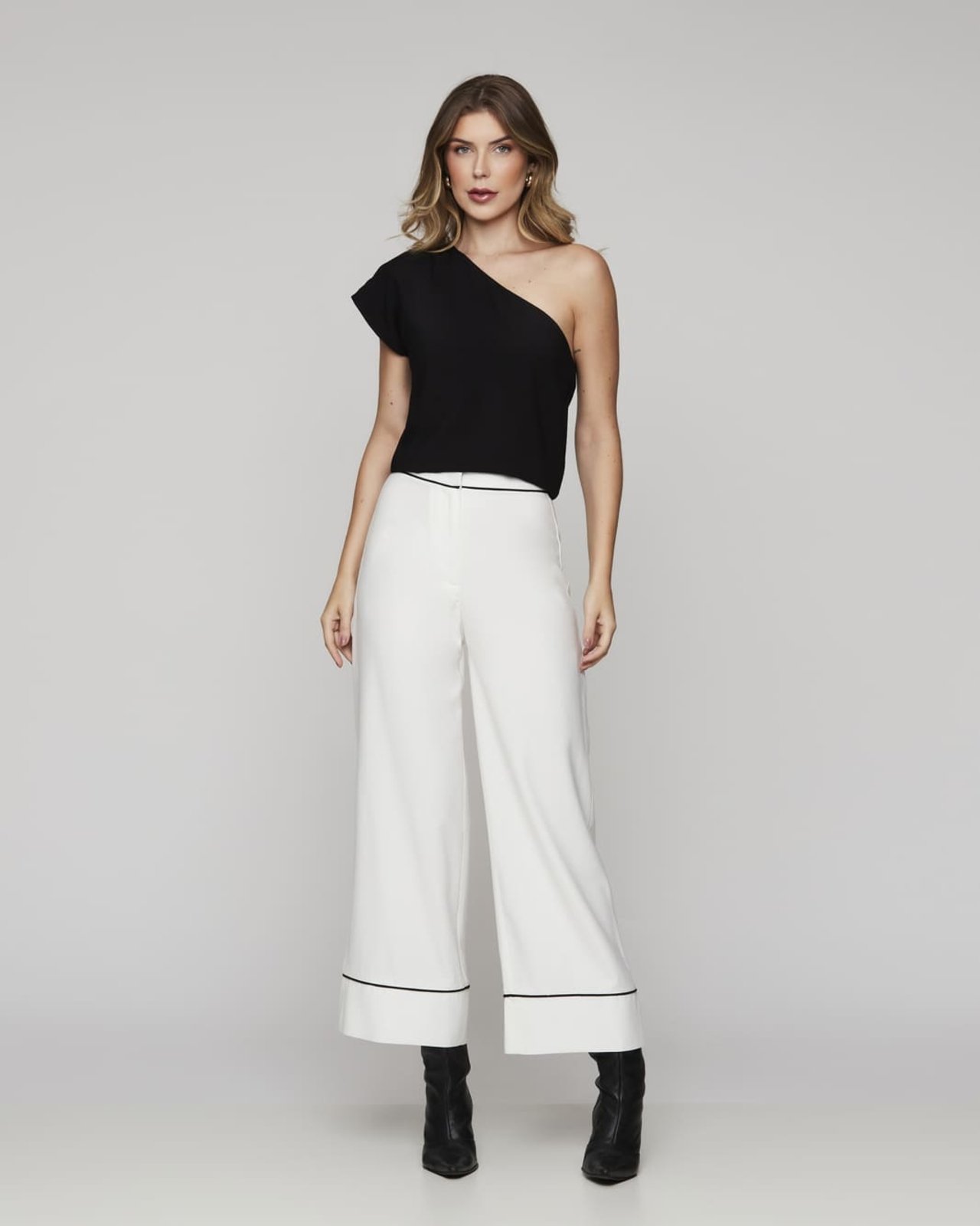 Blusa Lemmut Ombro Só Preto