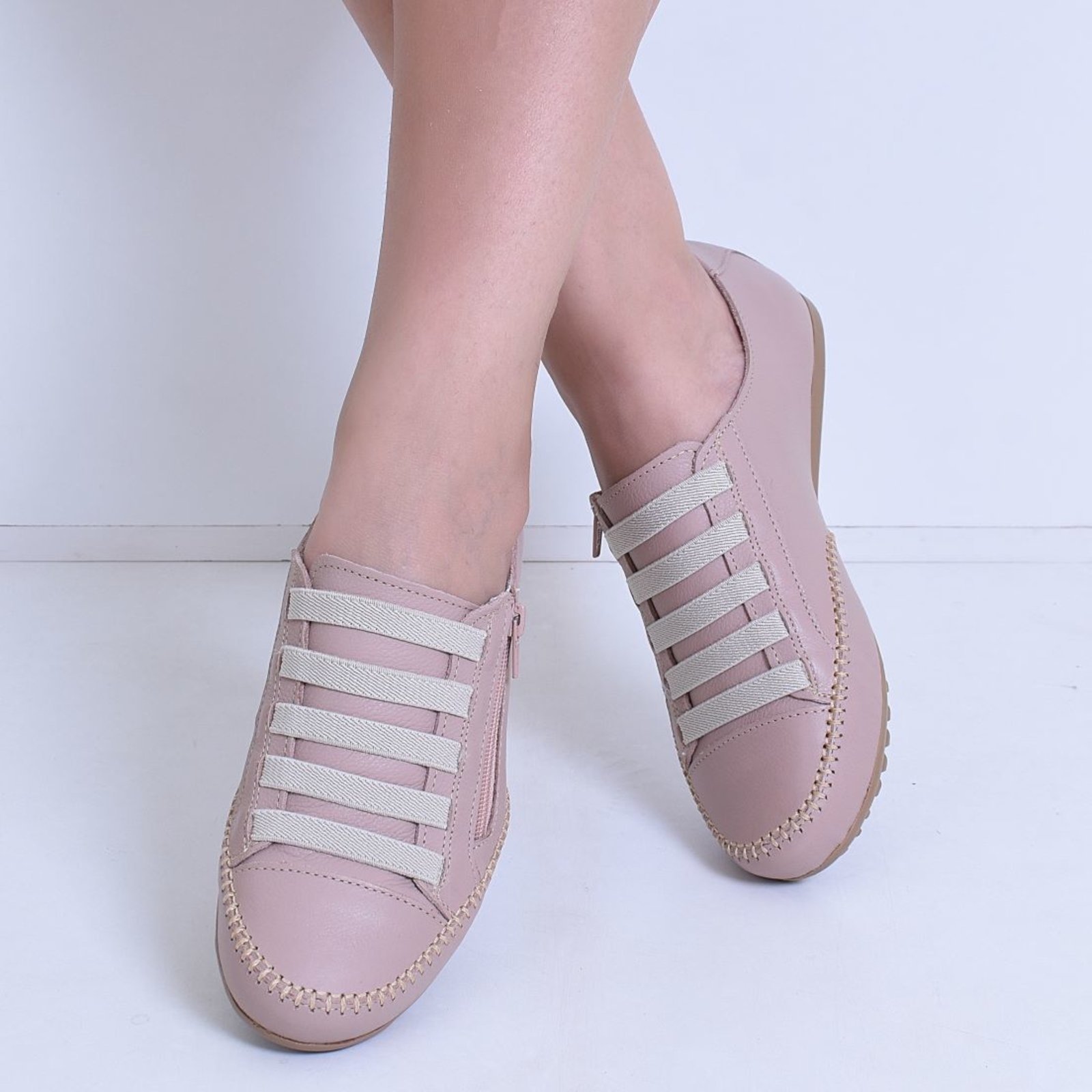 Sapatênis Feminino Confort De Couro Com Zíper Cor Nude