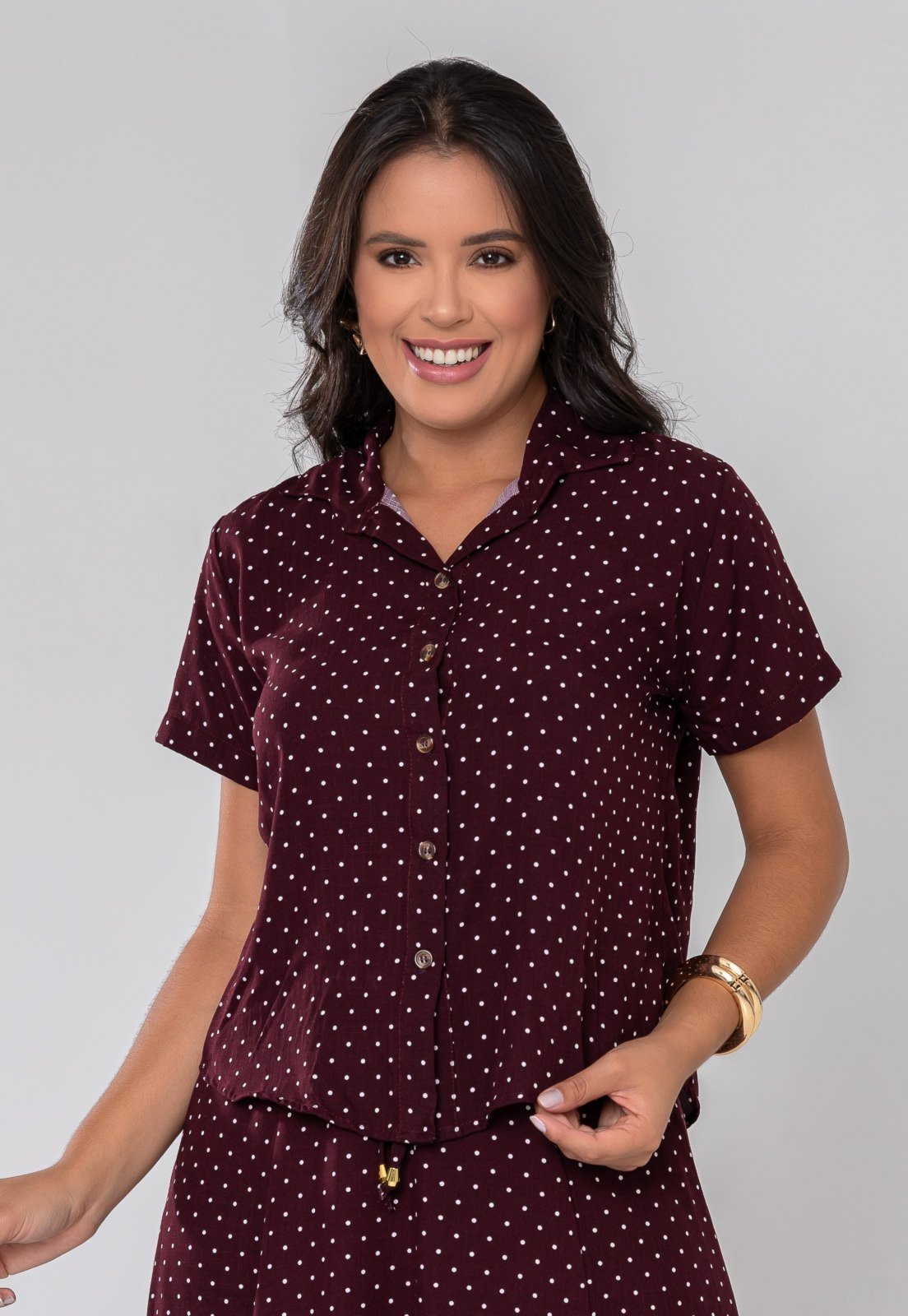 Vista 2 Camisa Aura Dani Viscolinho Poá Marsala vinho vinho