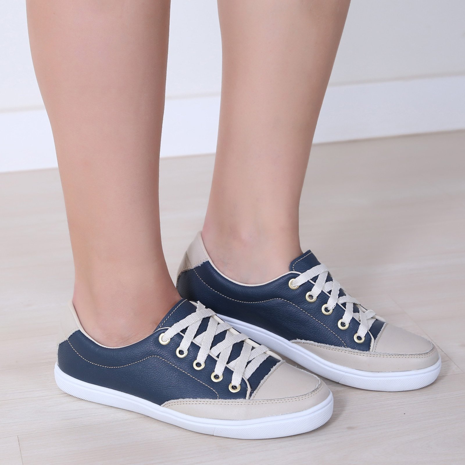 Tênis Feminino Couro Azul Marinho Com Bege Confortável Macio