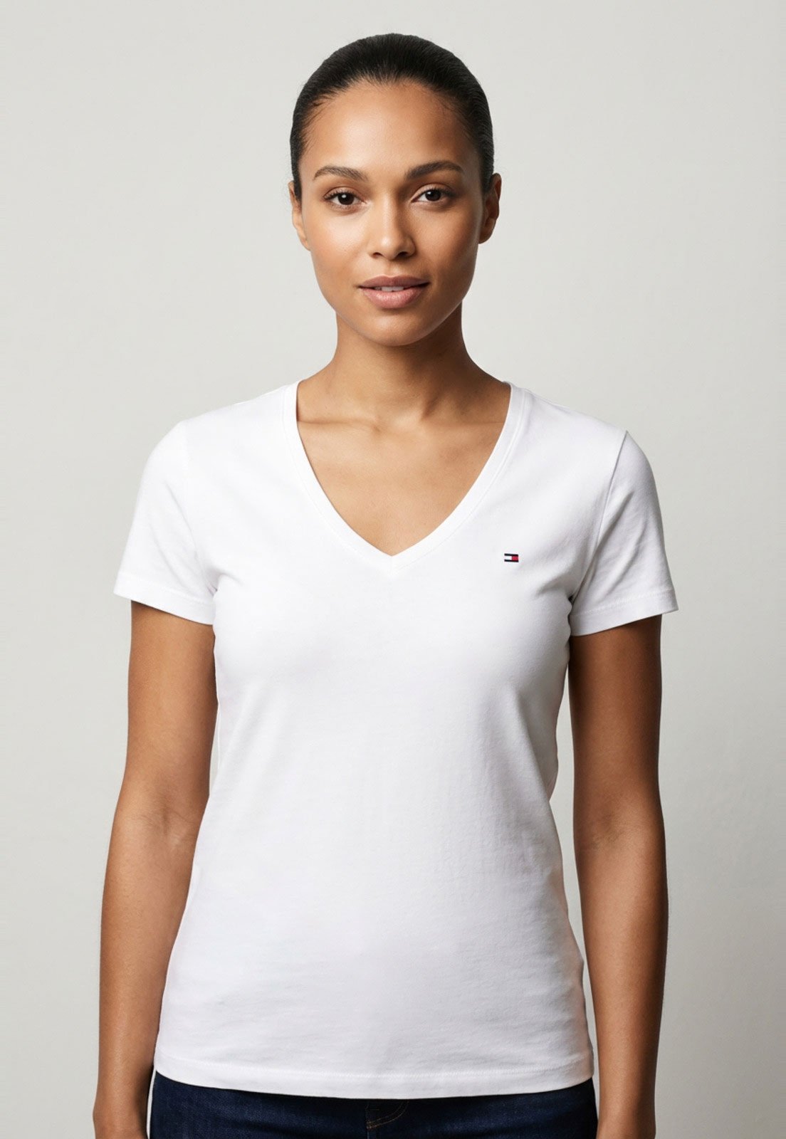 Vista 2 Camiseta Feminina Tommy Jeans Slim V Neck Branca branco Tommy Jeans branco