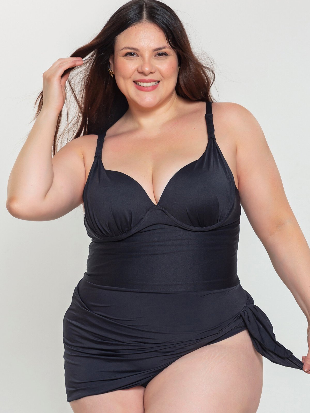 Vista 2 Maiô Plus Size Orla da Praia Feminino Com Saia Saída Praia Bojo Com Aro preto Orla da Praia preto