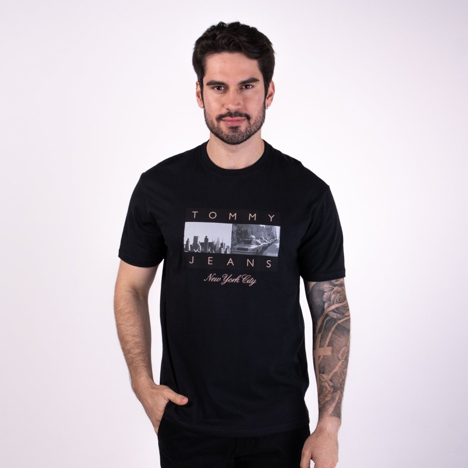 Camiseta Tommy Jeans Photo Flag Preta