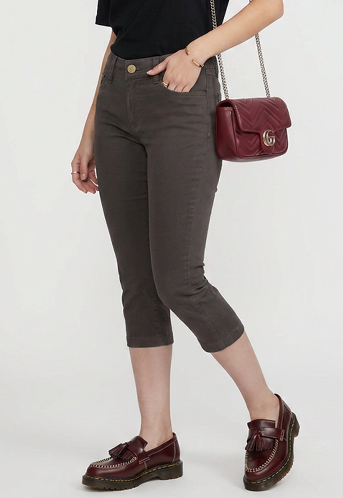 Calça Capri Feminina Sarja com Elastano Modelagem Slim Verde