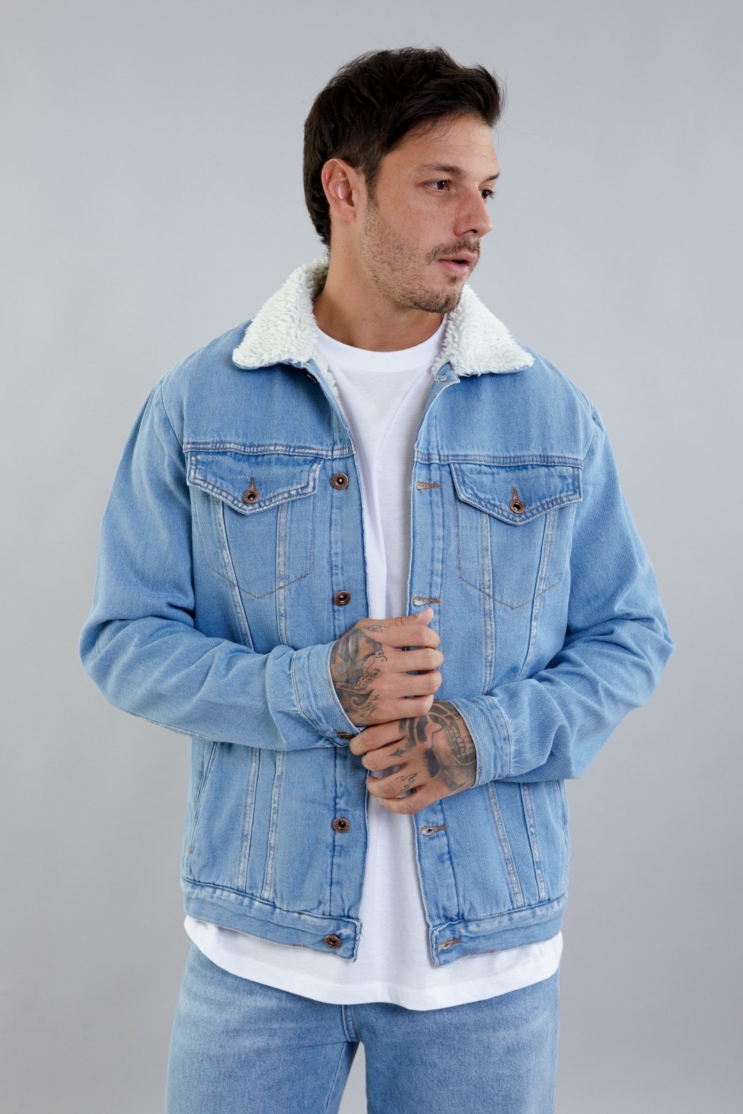 Vista 2 Jaqueta Jeans Trucker com Forro em Sherpa Dialogo Jeans Masculino azul Dialogo Jeans azul