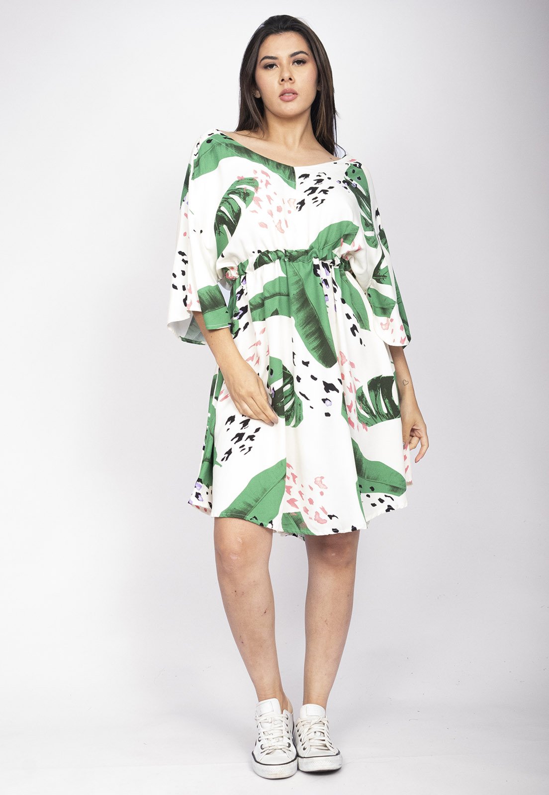 Vestido Curto CabanaFree Caaxixá Viscose com Cordão na Cintura Estampa Folhagem Poética