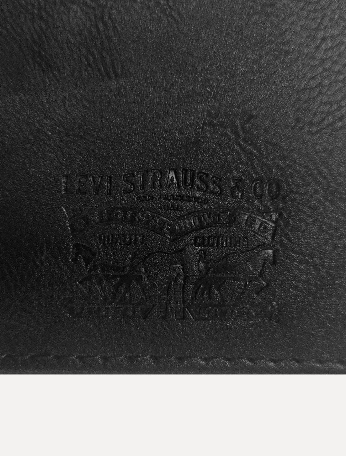 Vista 3 Carteira Levis Masculina Couro Slim Bifold Preta preto Levis preto
