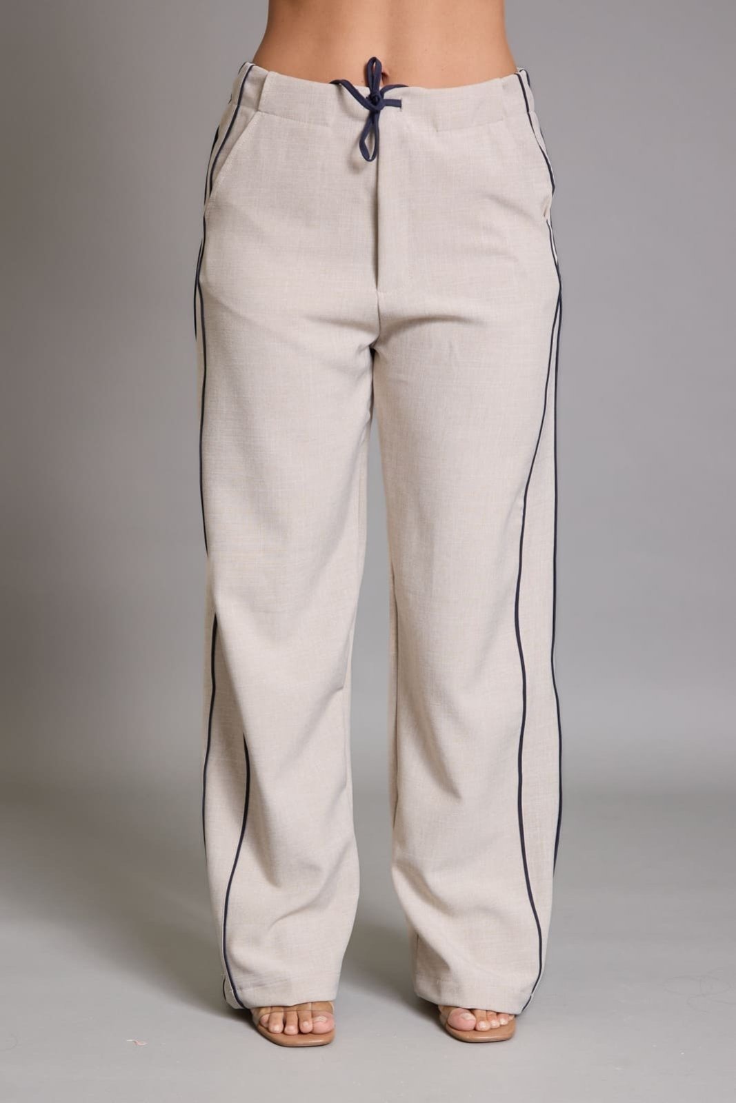 Calça Pantalona Feminina com Faixa Lateral e Cordão Lemier Bege