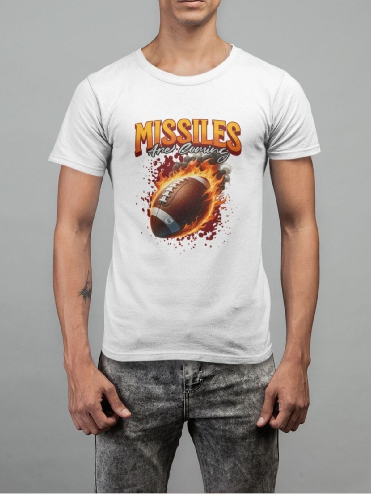 Camiseta Básica Masculina GuGi Bola De Futebol Americano Branco