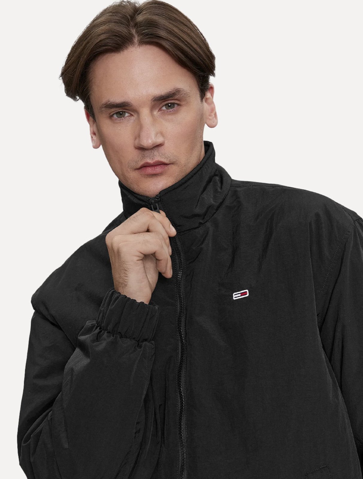 Vista 3 Jaqueta Tommy Jeans Masculina Essential Padded Plain Preta preto Tommy Jeans preto
