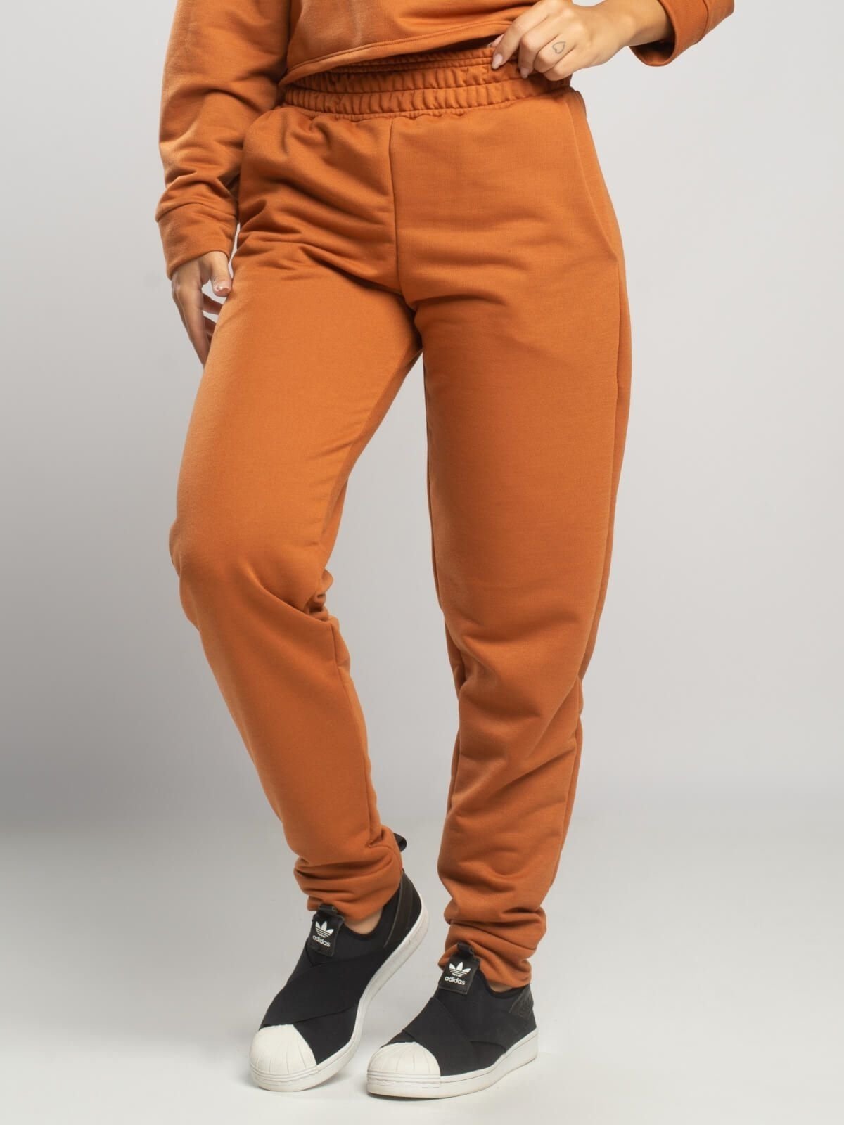 Calça Jogger Vicbela Bolso Interno Moletinho Cintura Alta Caramelo