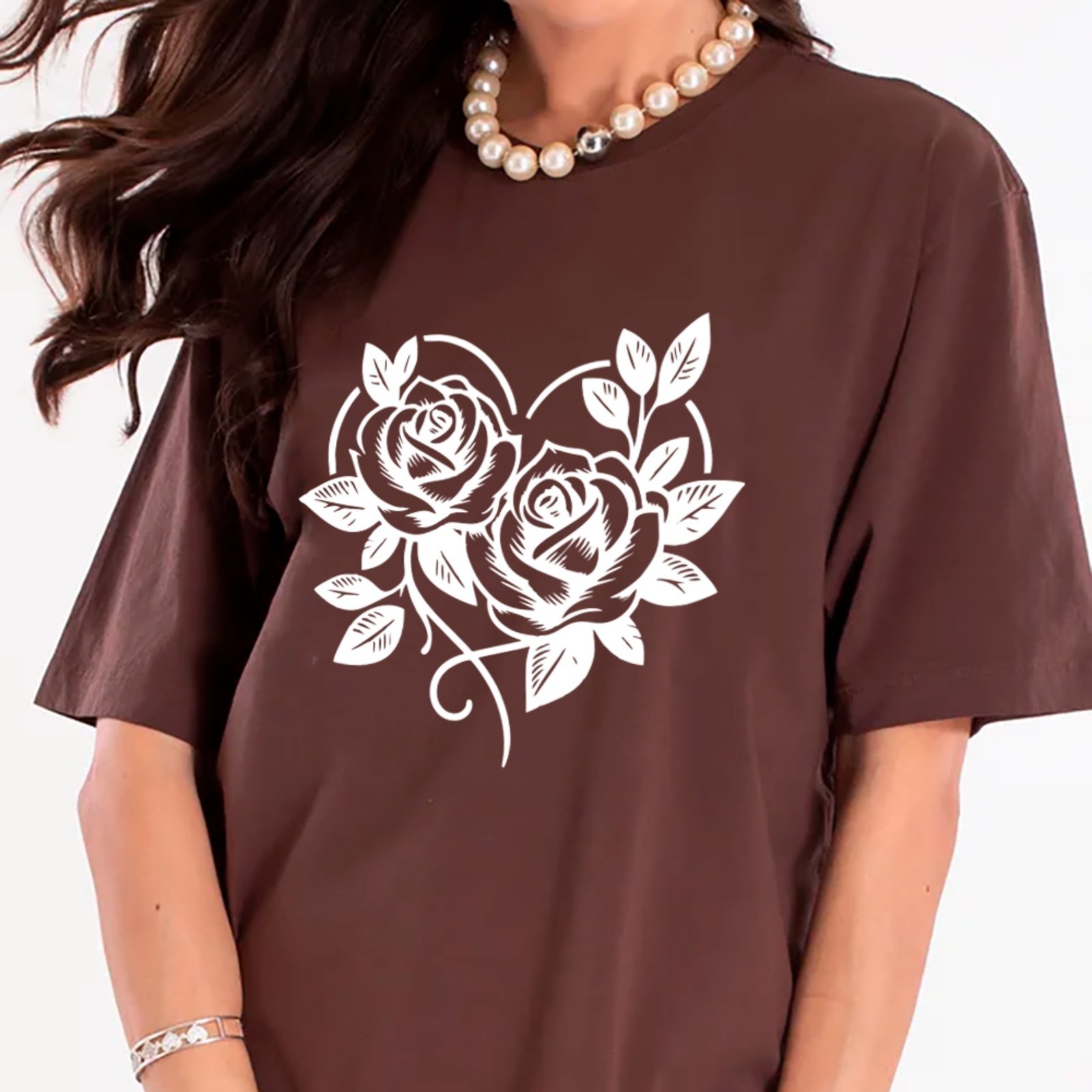 Camiseta Ousy Rosas Pretas Coração Oversized Feminina Marrom