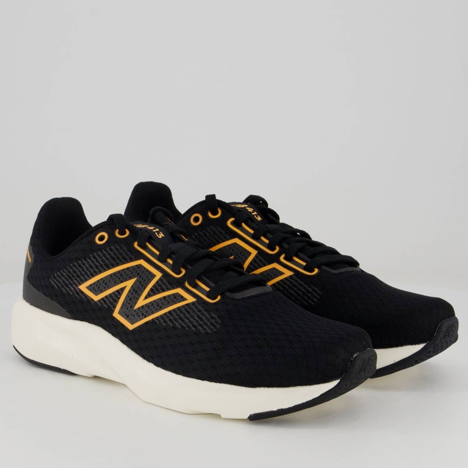 Vista 3 Tênis New Balance 413 V3 e Laranja preto New Balance preto
