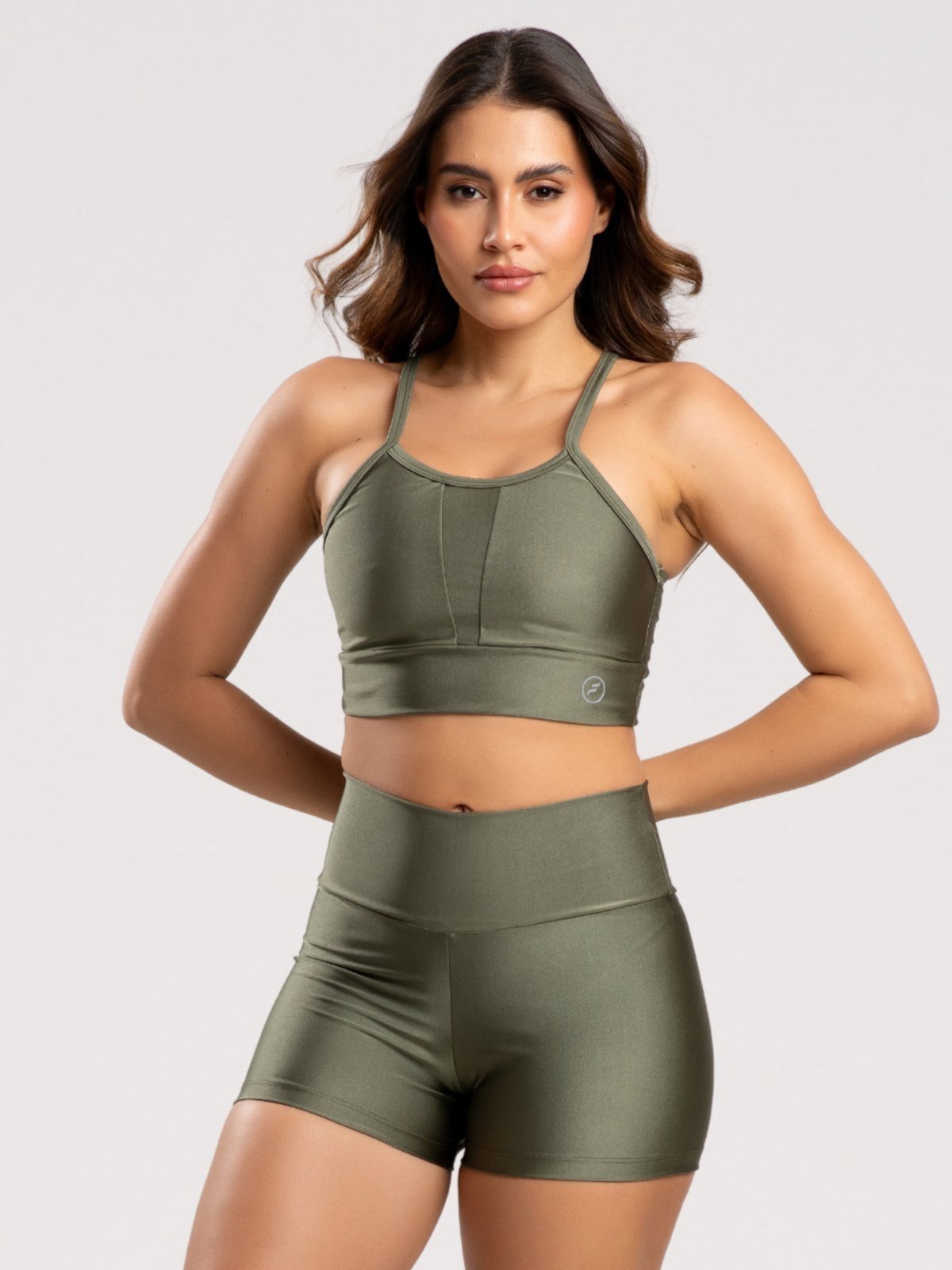 Conjunto Fit One Brilhance Short e Top Verde Militar