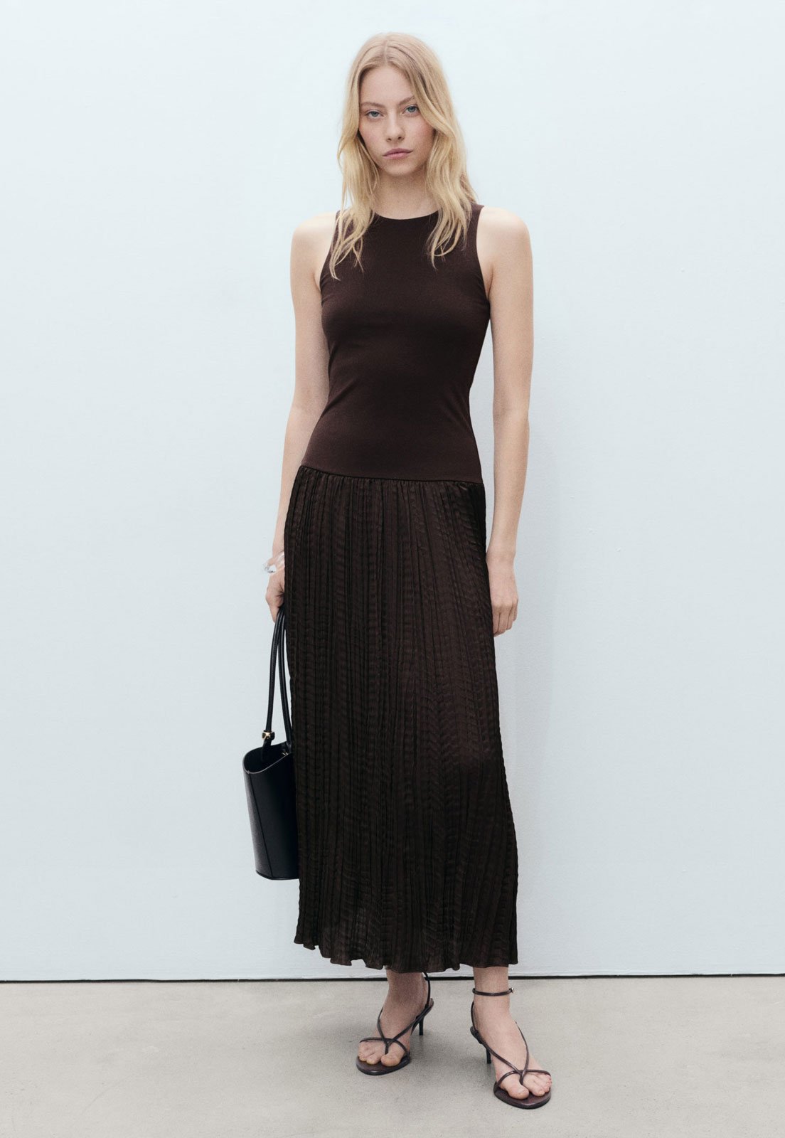 Vestido Feminino Mango Midi Plissado Marrom