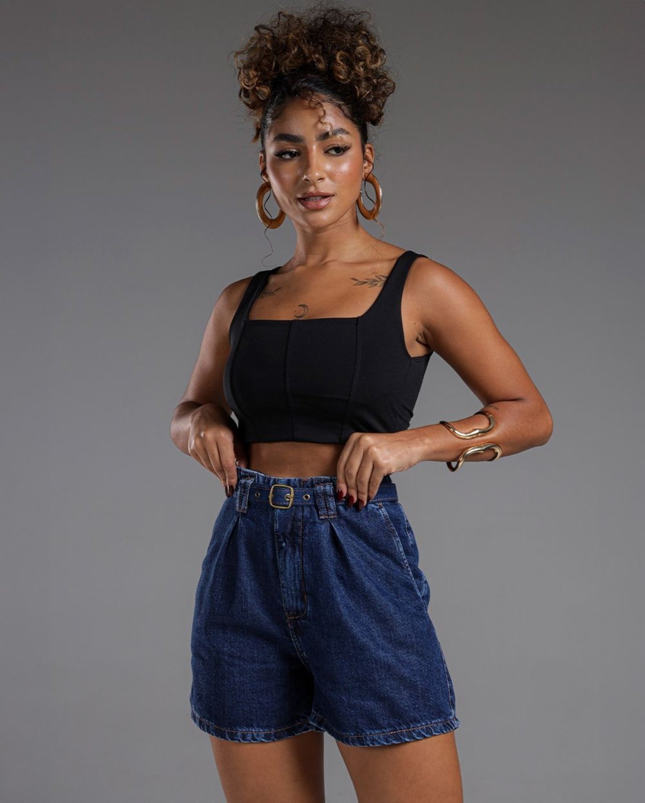 Shorts Jeans Feminino Alfaiataria com Cinto Revestido 24428 Escura Consciência