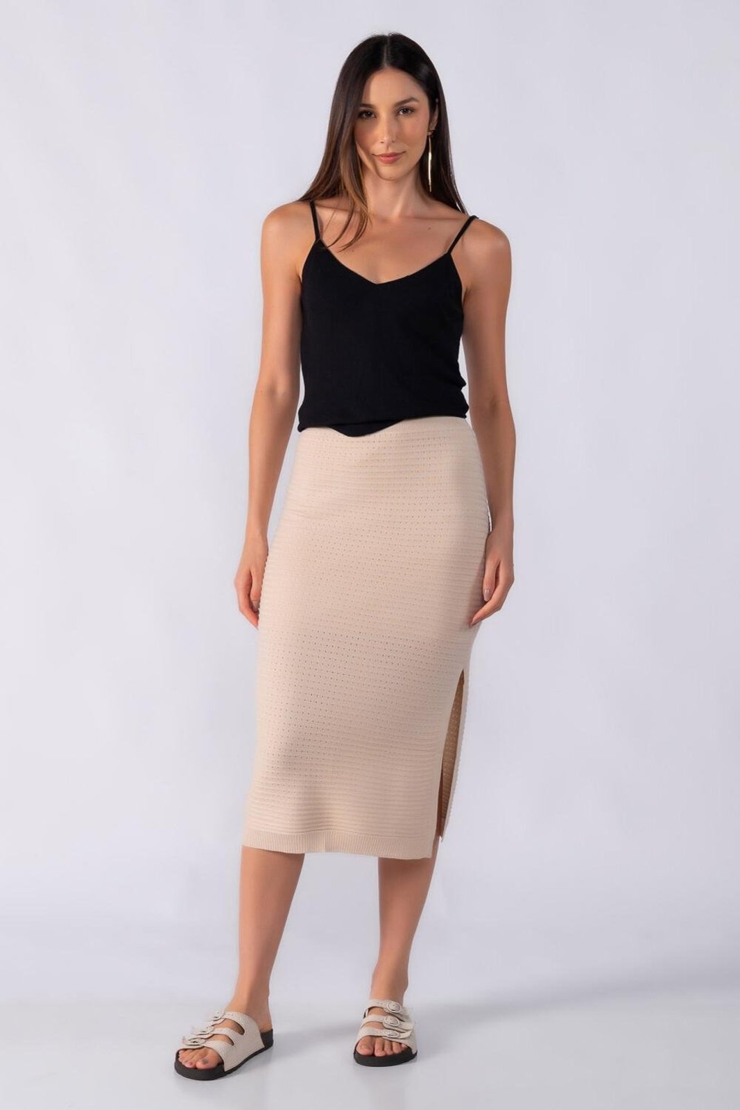 Saia midi canelada horizontal com fenda lateral Bege