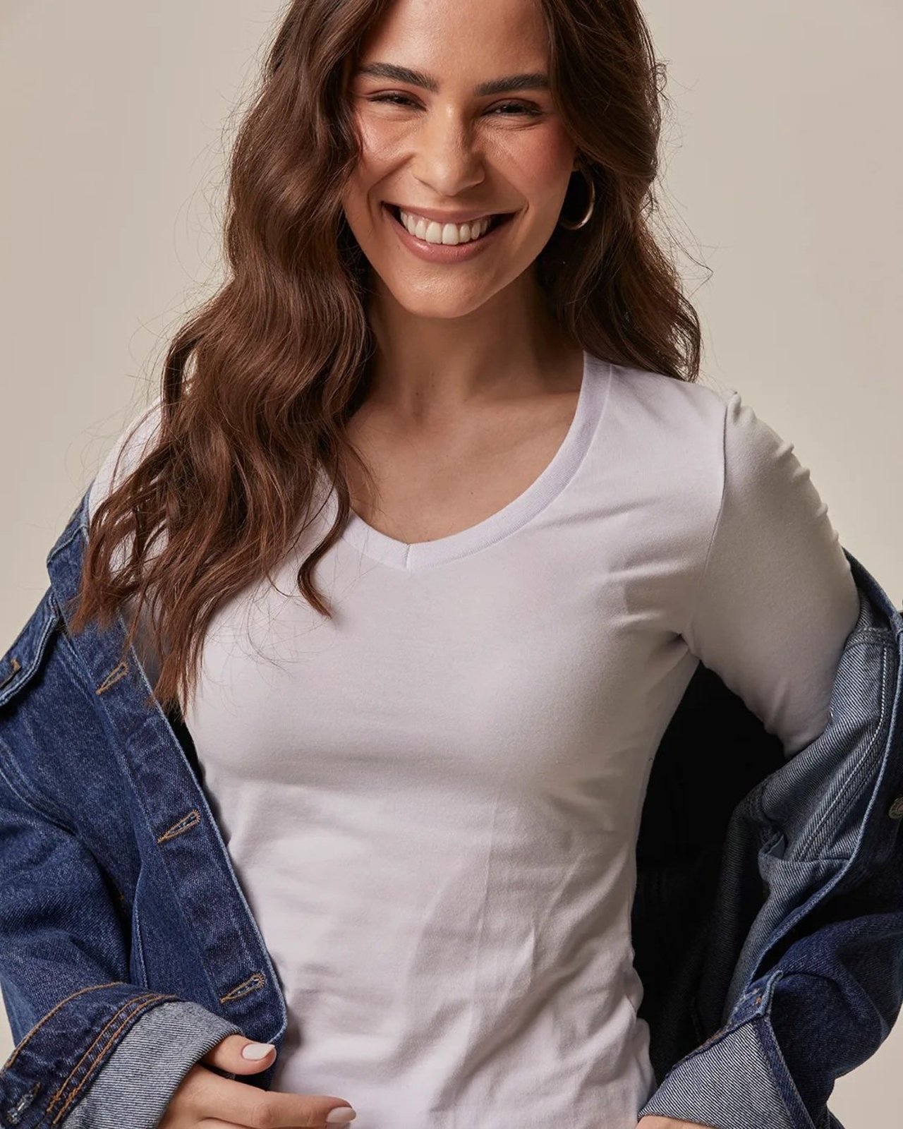 Blusa Básica Feminina Gola V Manga Longa Em Algodão