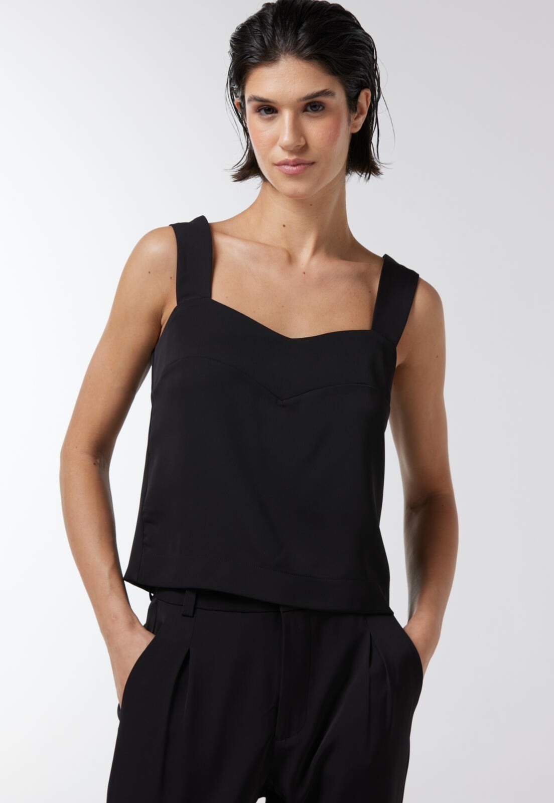 Vista 2 Cropped Alongado Traymon Decote Princesa preto Traymon preto